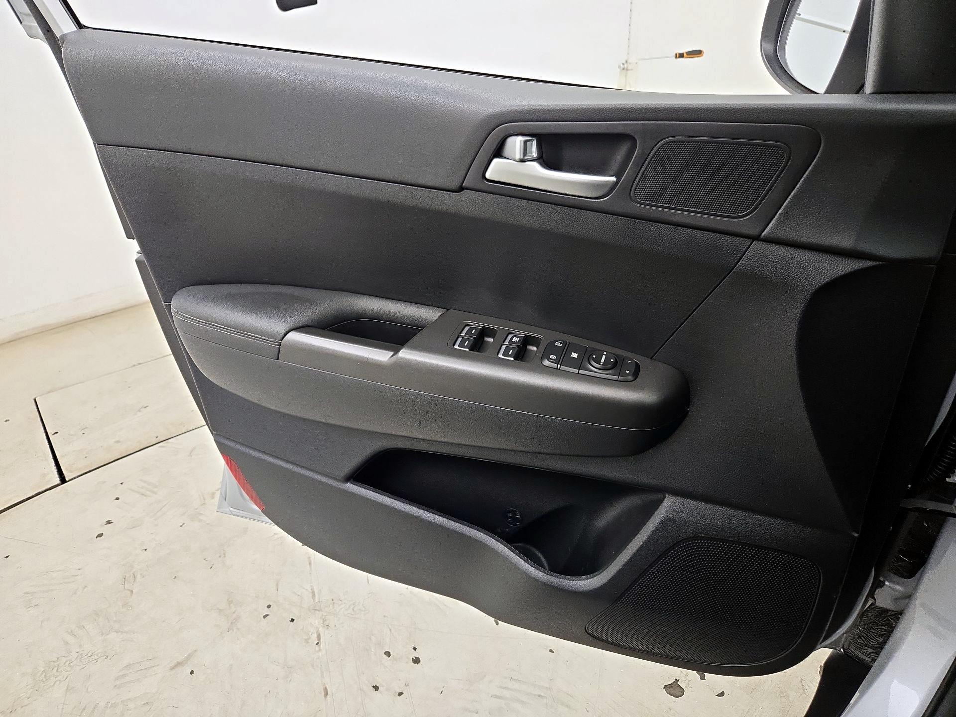 Thumbnail: 2022 Kia Sportage - 12