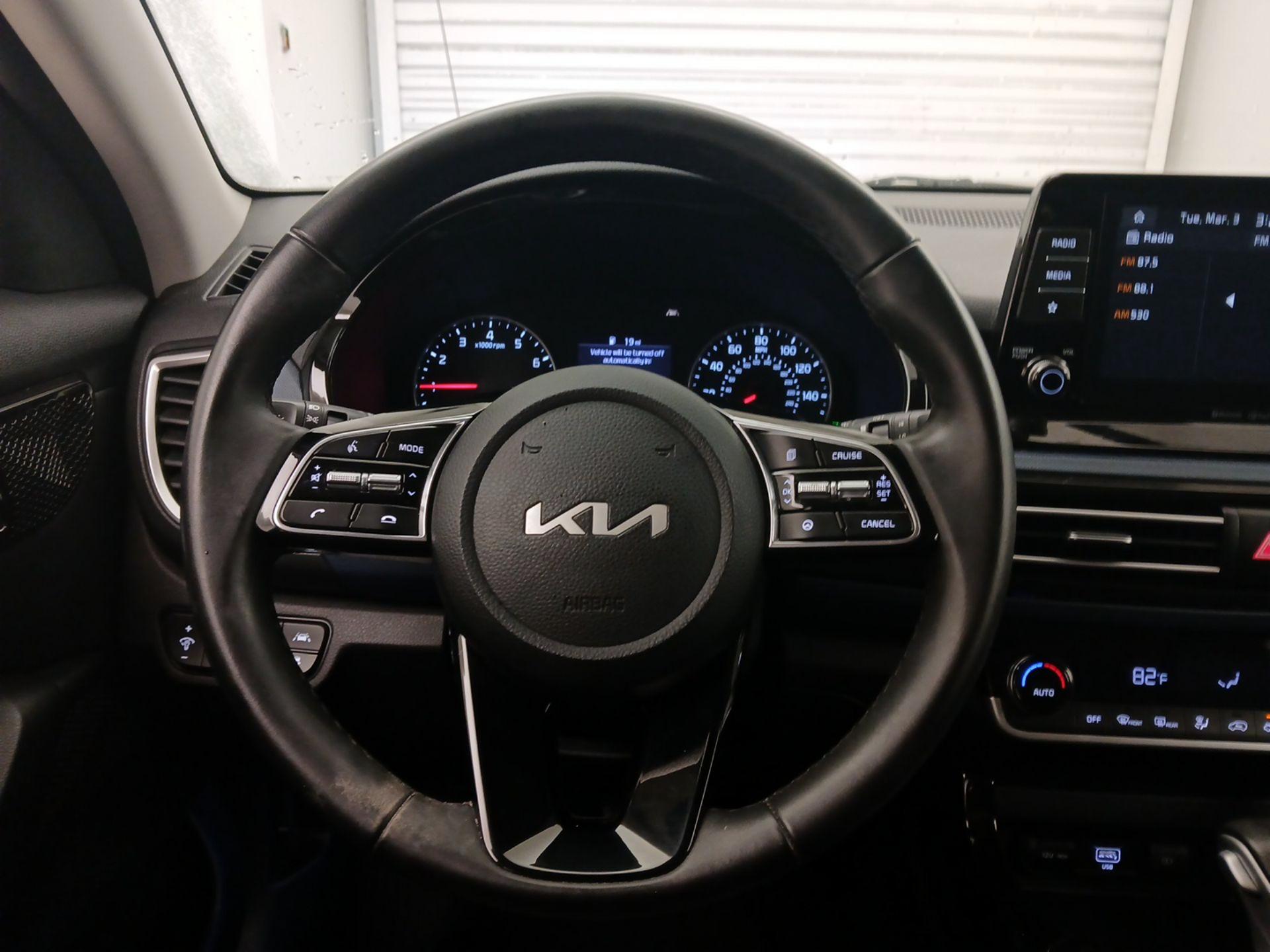 Thumbnail: 2023 Kia Seltos - 10