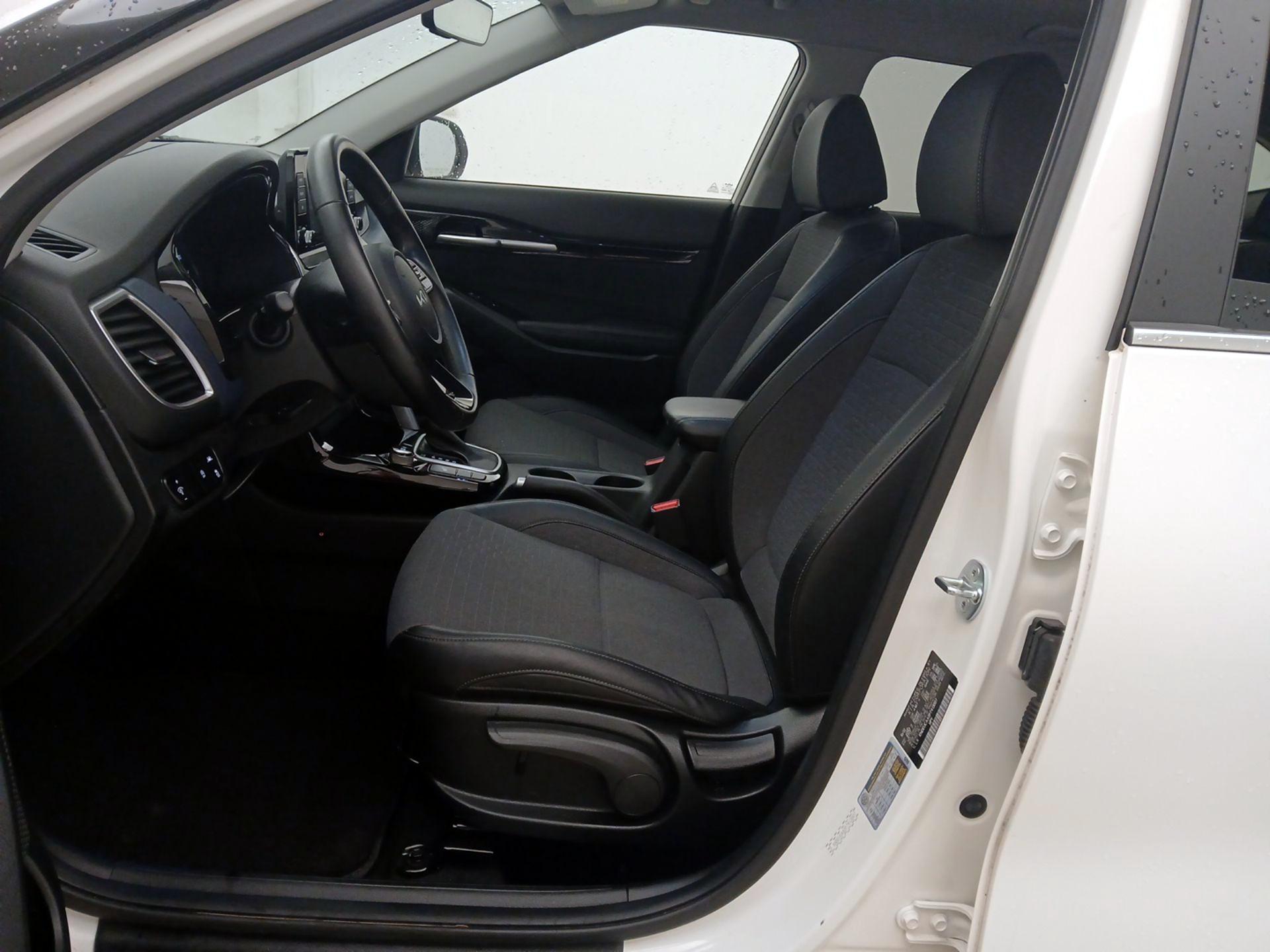 Thumbnail: 2023 Kia Seltos - 11