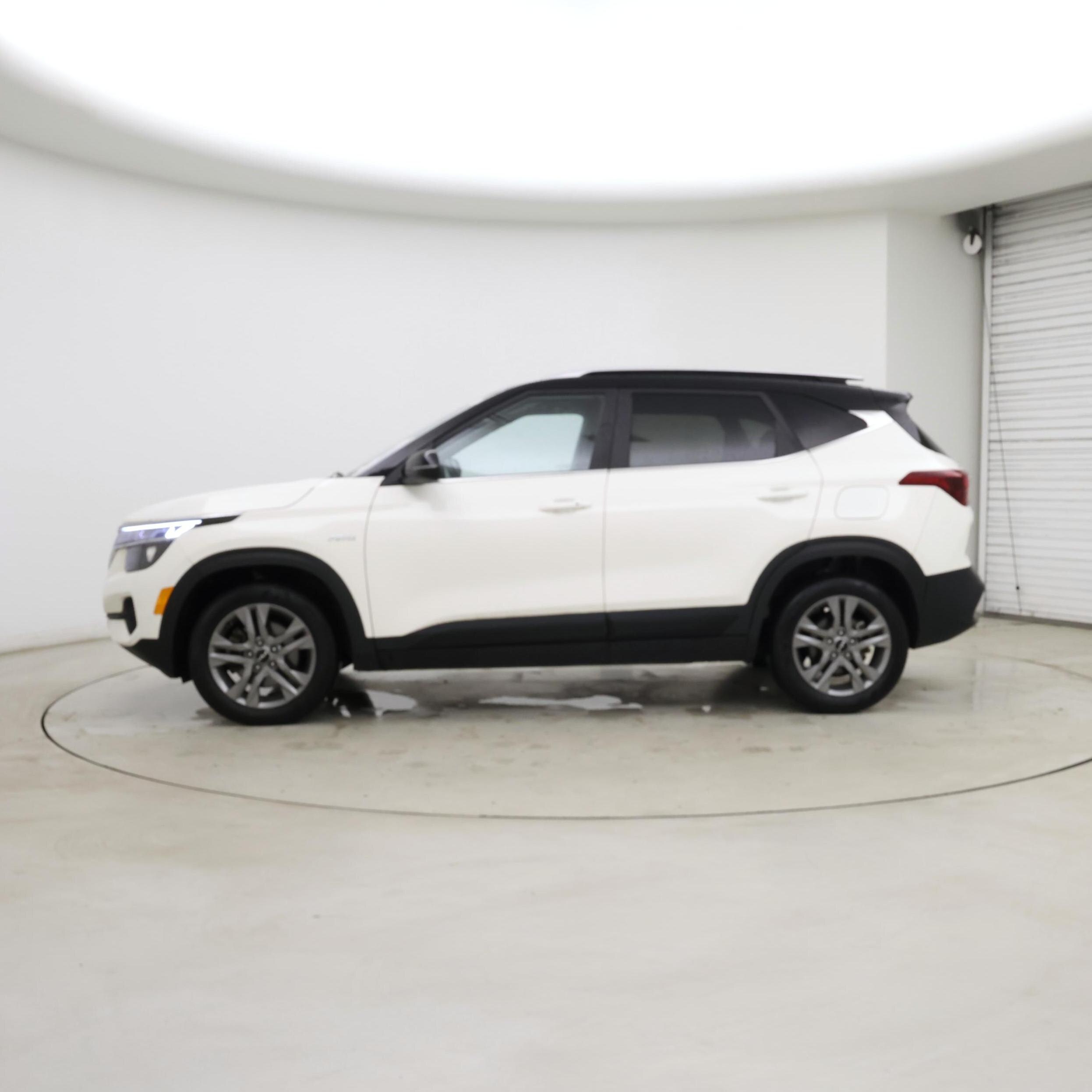 Thumbnail: 2023 Kia Seltos - 3