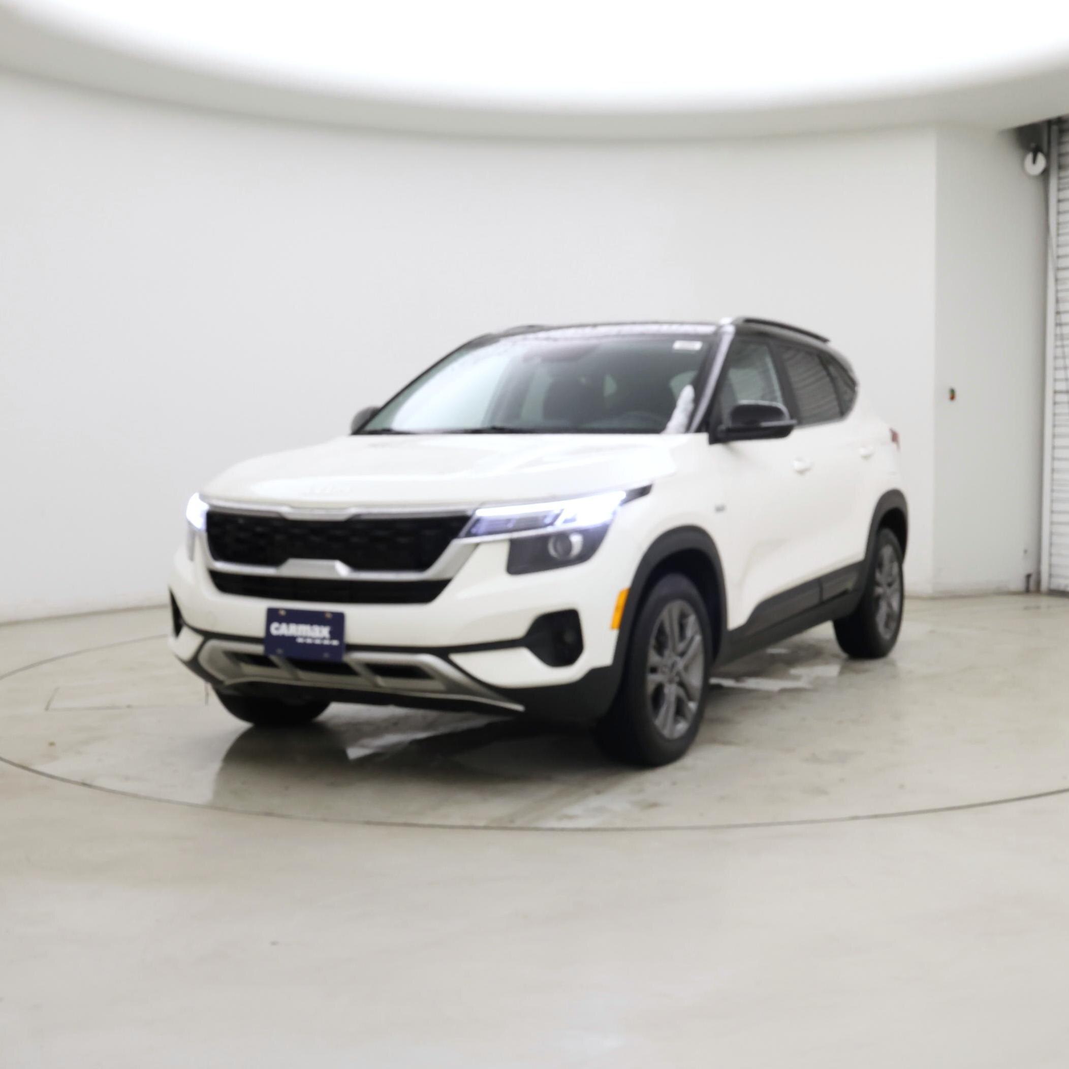 Thumbnail: 2023 Kia Seltos - 4