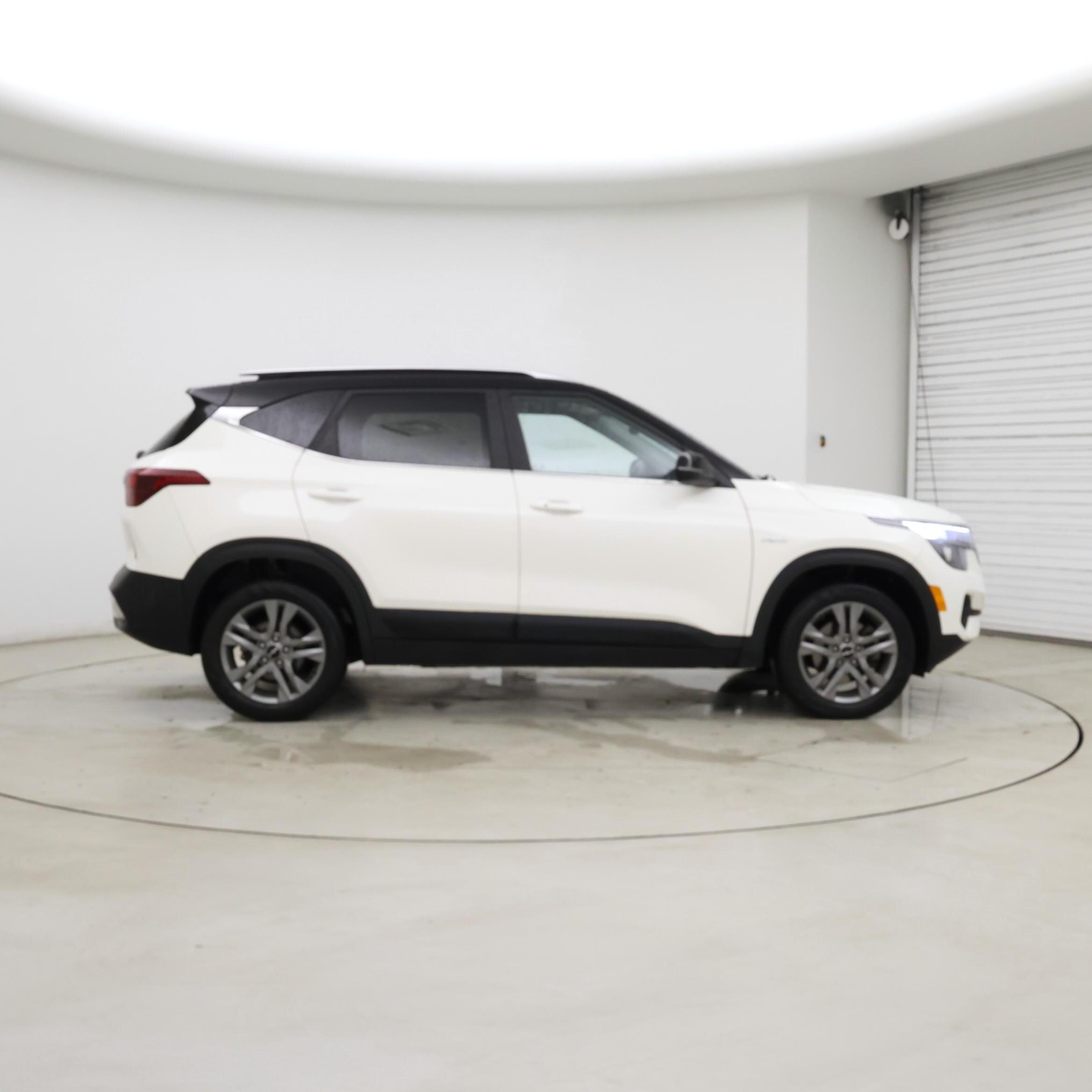 Thumbnail: 2023 Kia Seltos - 7