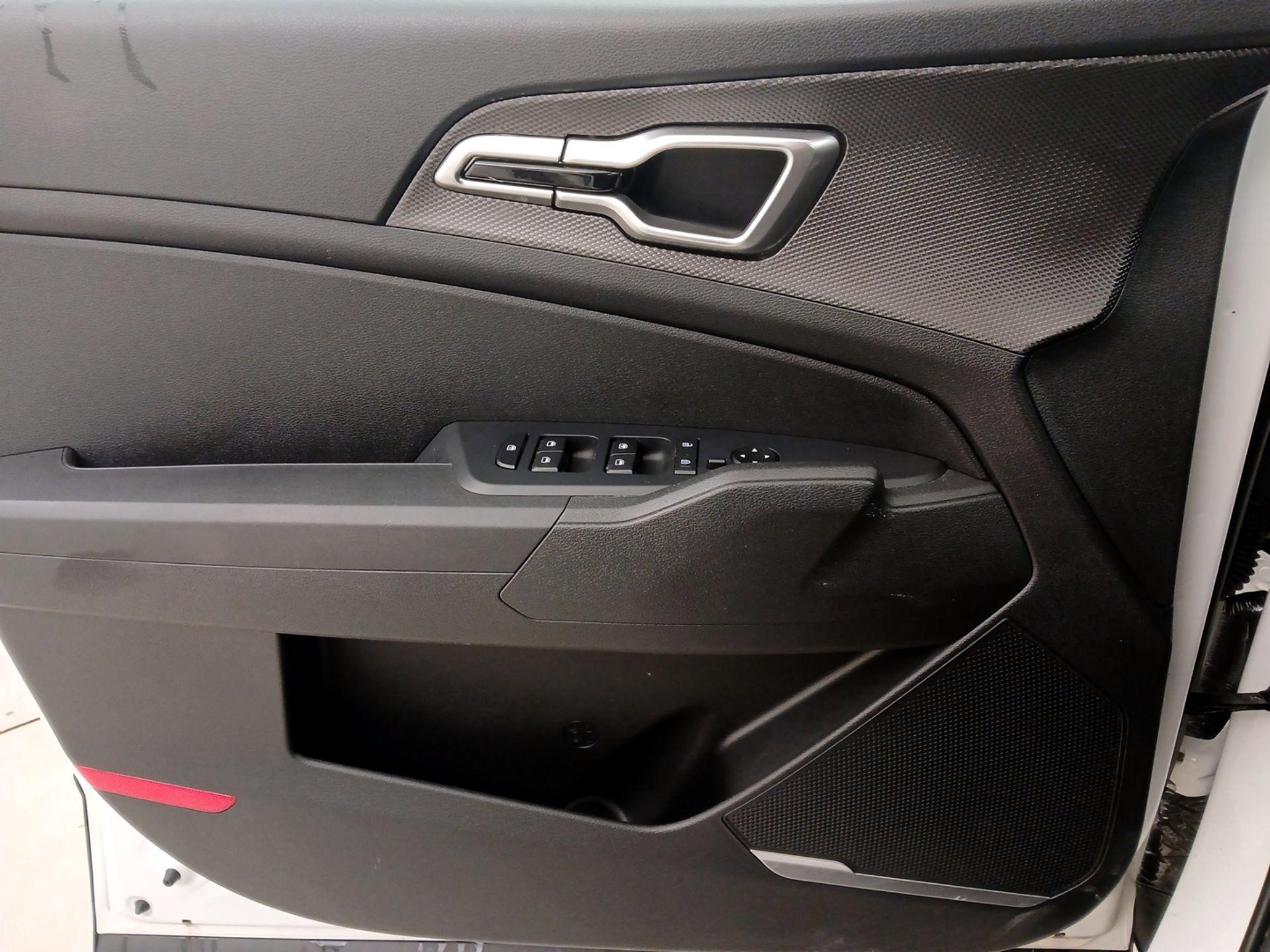 Thumbnail: 2023 Kia Sportage - 12