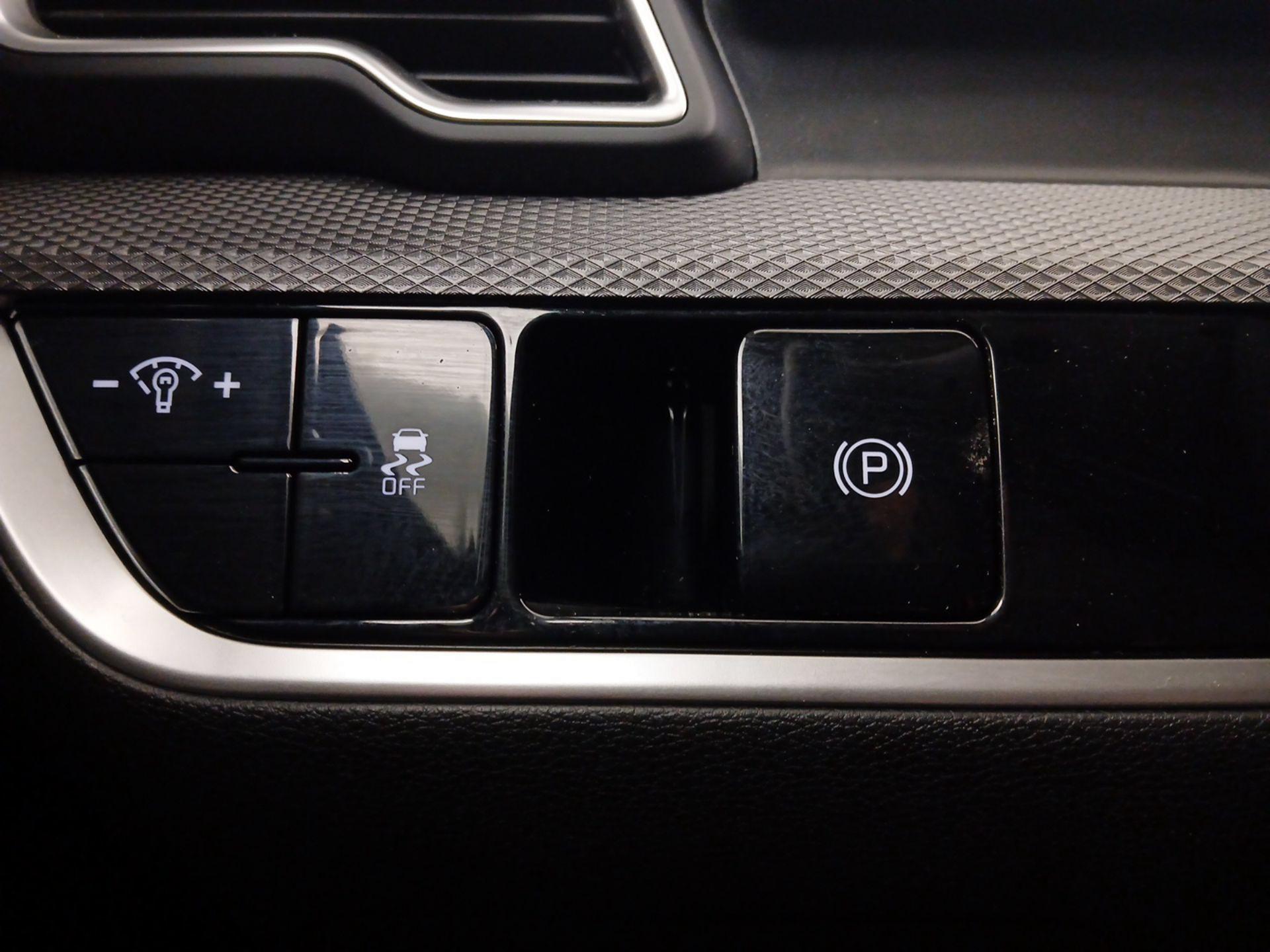 Thumbnail: 2023 Kia Sportage - 13