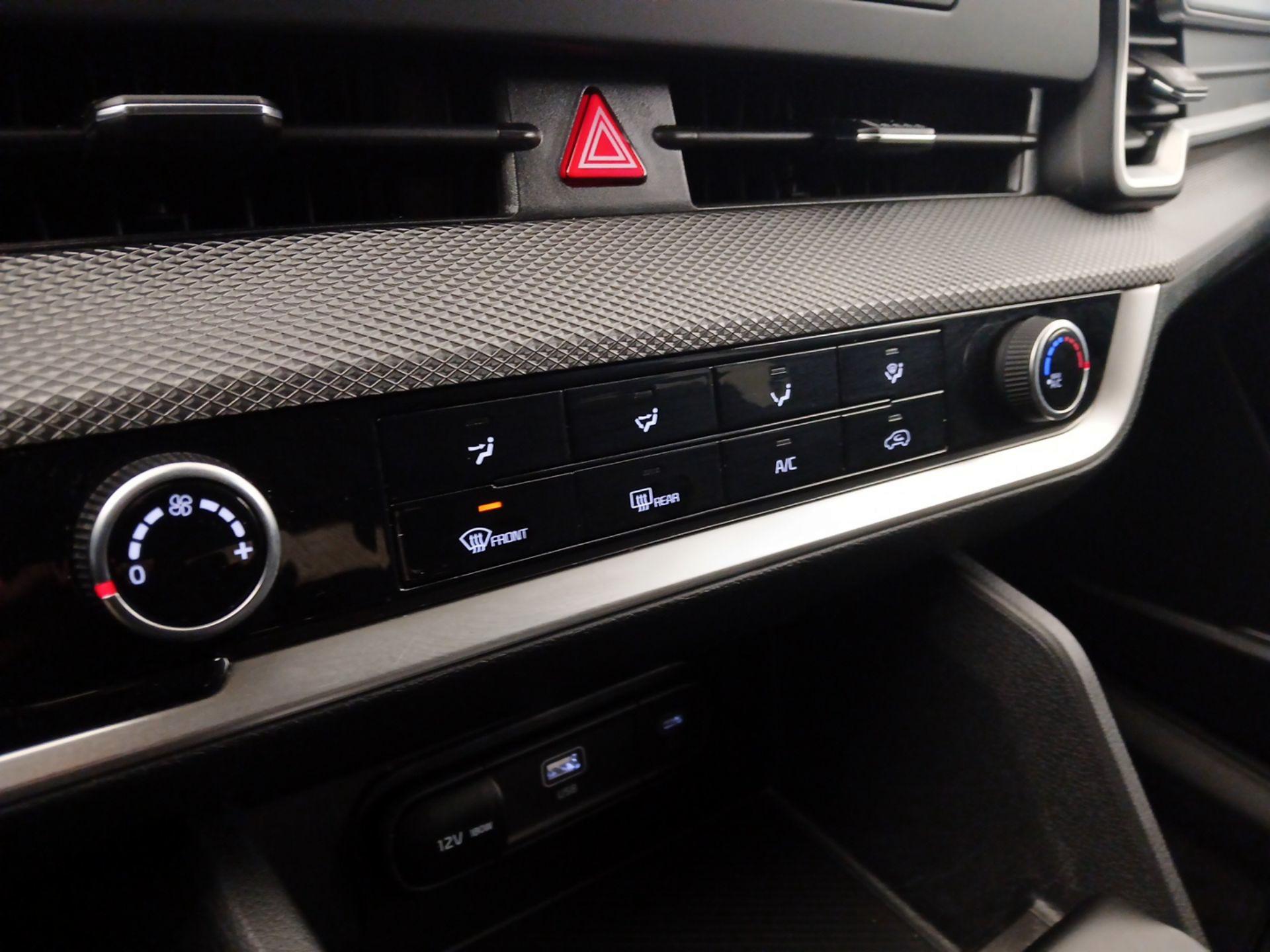 Thumbnail: 2023 Kia Sportage - 16