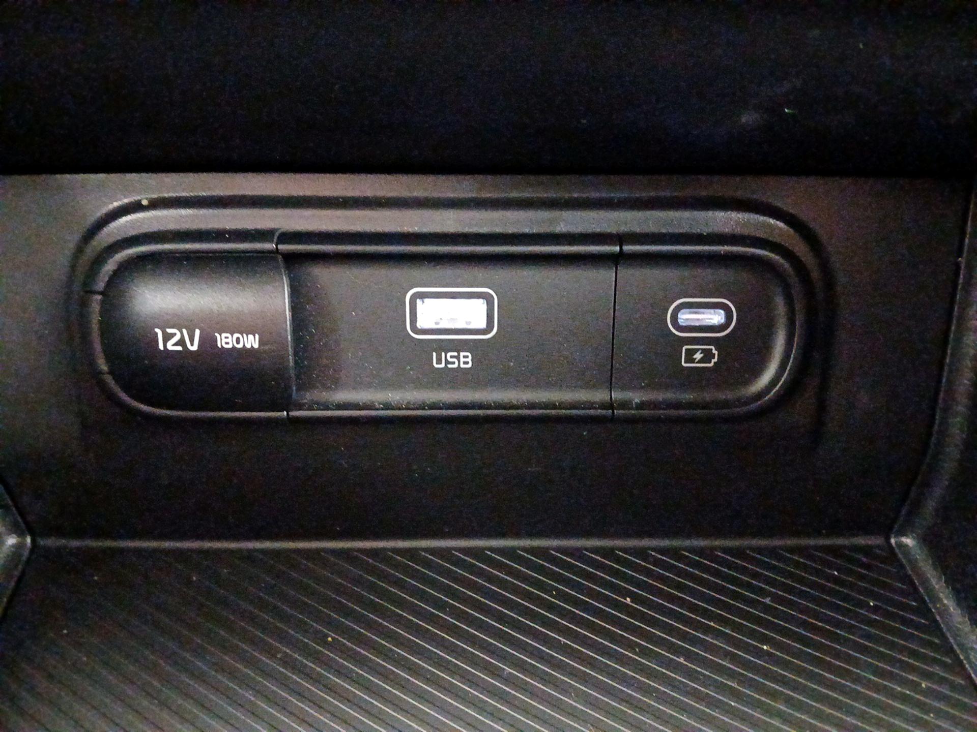 Thumbnail: 2023 Kia Sportage - 18