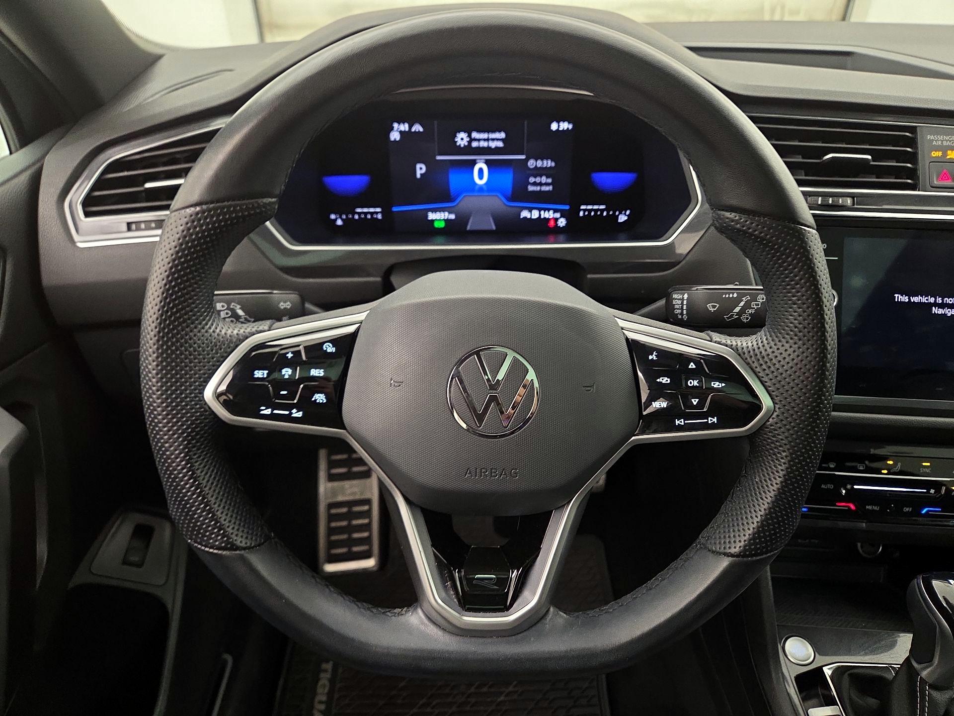 Thumbnail: 2022 Volkswagen Tiguan - 10