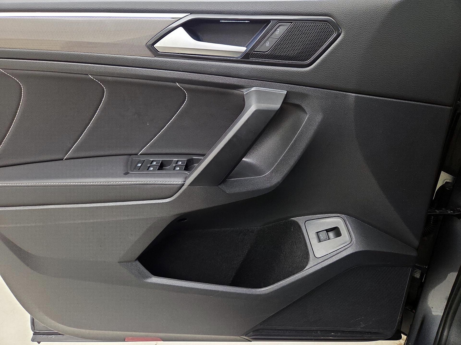 Thumbnail: 2022 Volkswagen Tiguan - 12