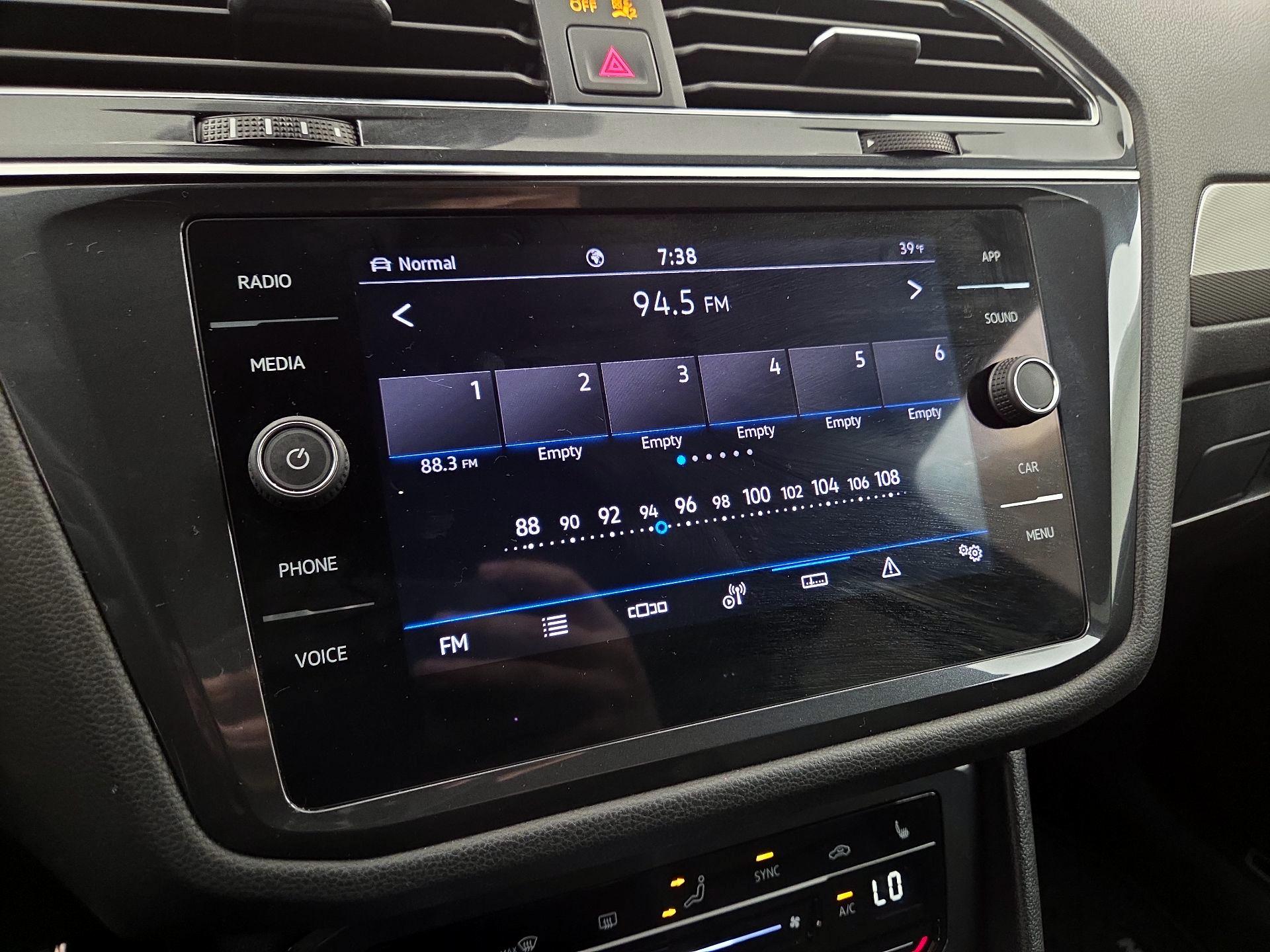 Thumbnail: 2022 Volkswagen Tiguan - 15