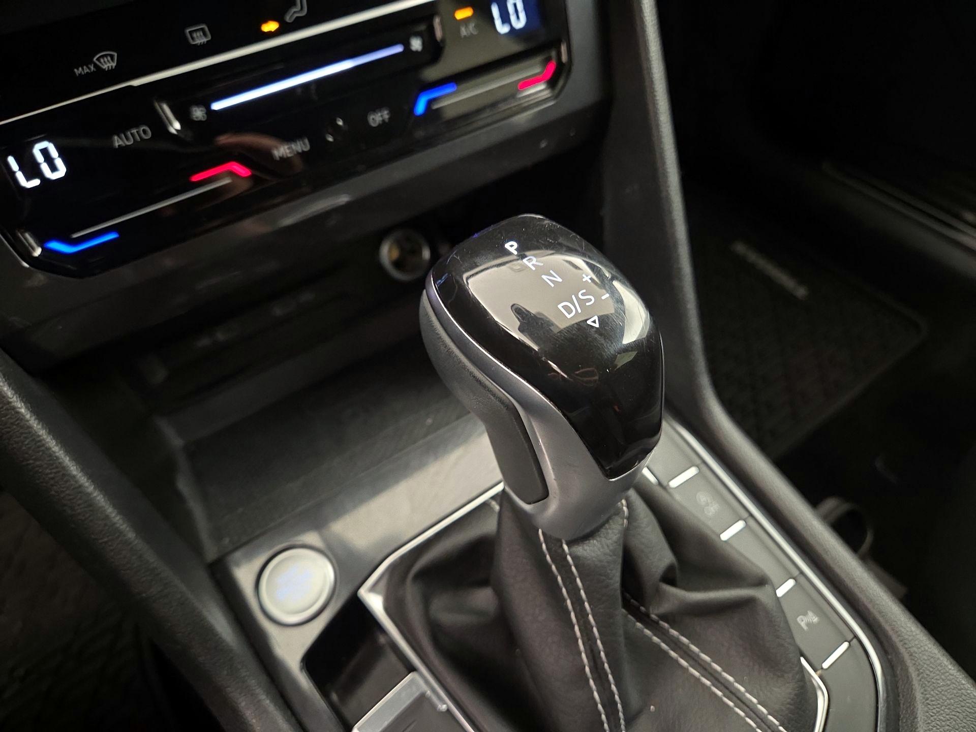 Thumbnail: 2022 Volkswagen Tiguan - 17