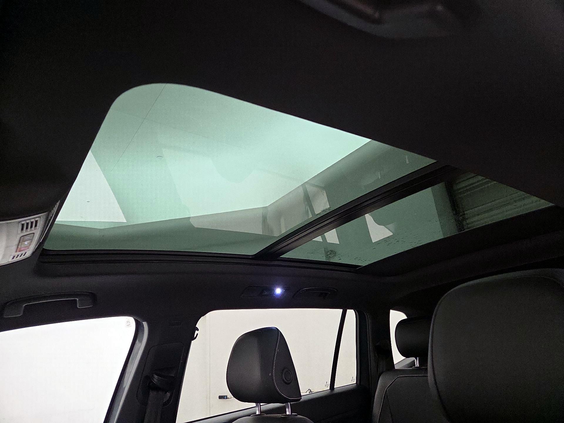 Thumbnail: 2022 Volkswagen Tiguan - 19