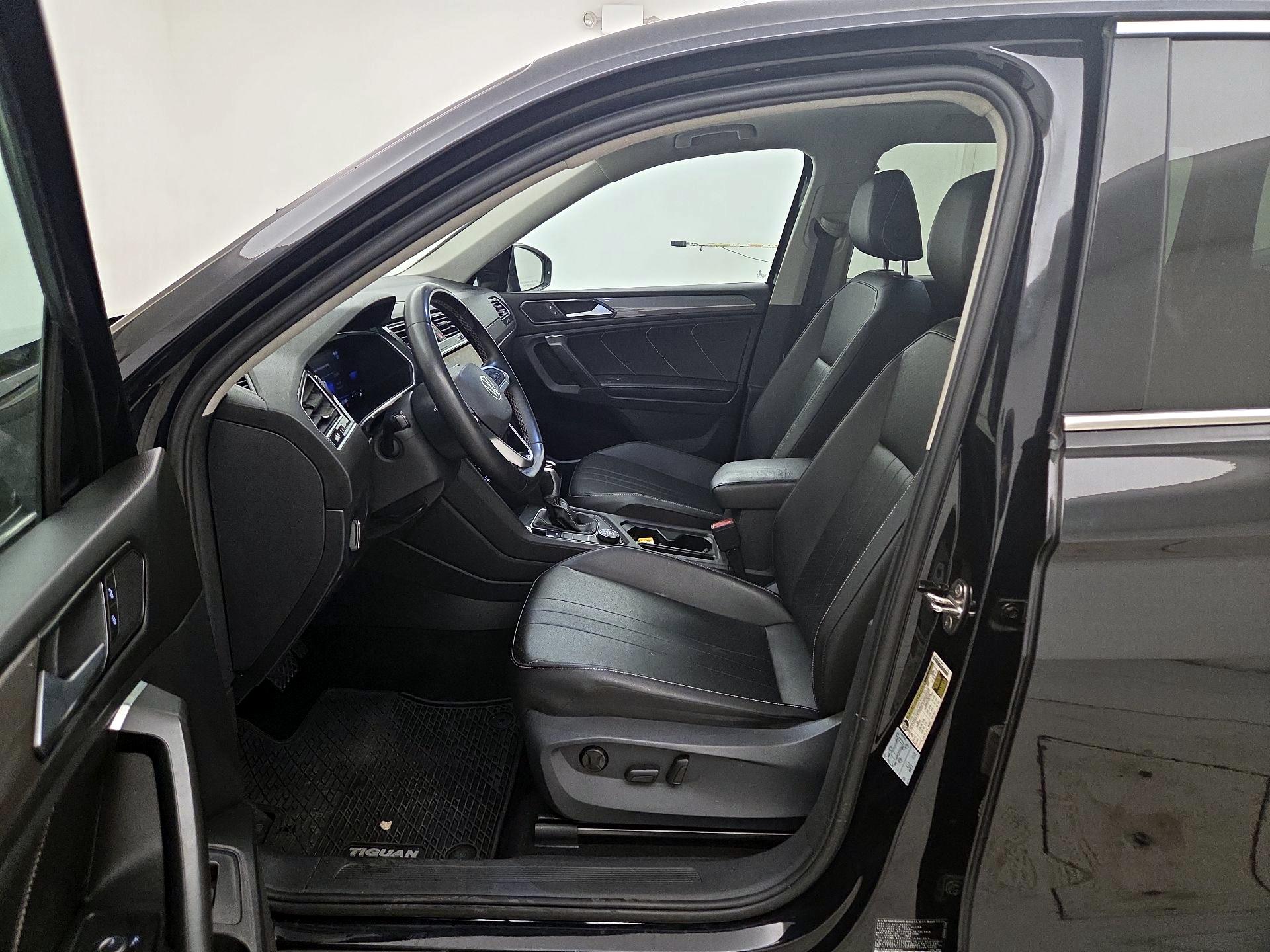 Thumbnail: 2022 Volkswagen Tiguan - 11