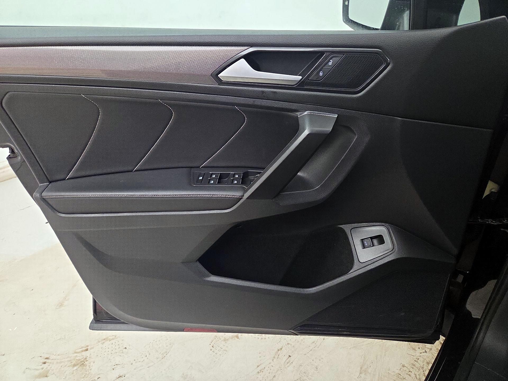 Thumbnail: 2022 Volkswagen Tiguan - 12