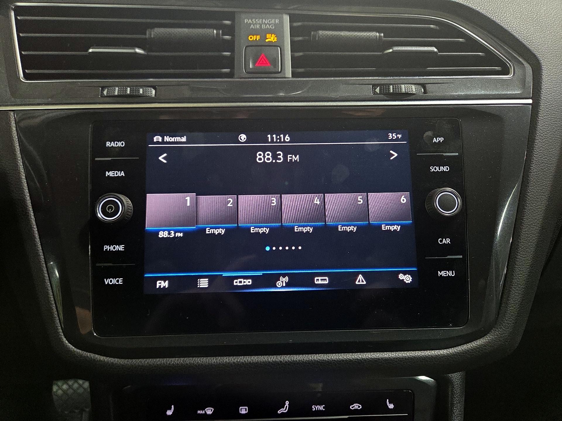 Thumbnail: 2022 Volkswagen Tiguan - 15