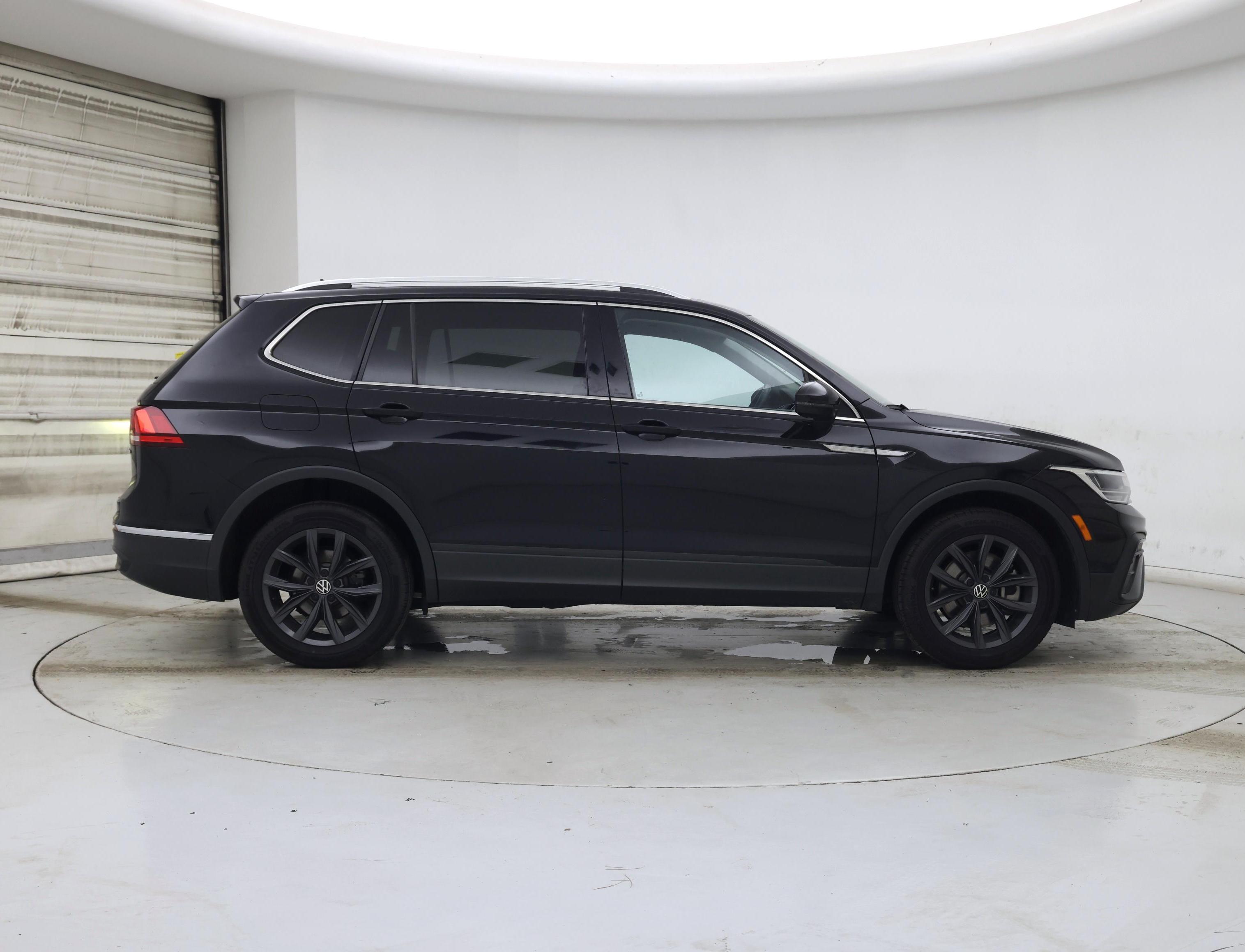 Thumbnail: 2022 Volkswagen Tiguan - 7