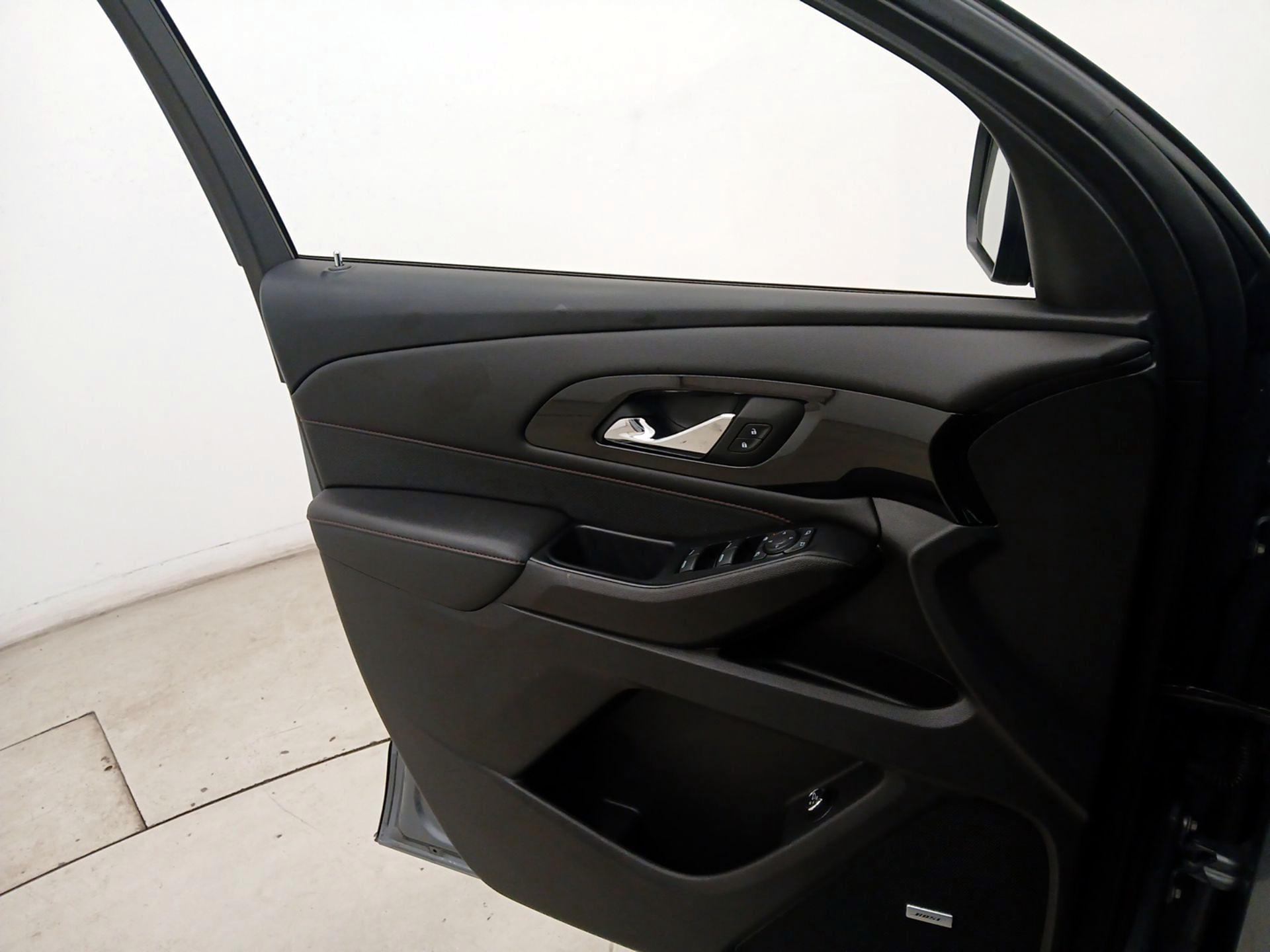 Thumbnail: 2023 Chevrolet Traverse - 12