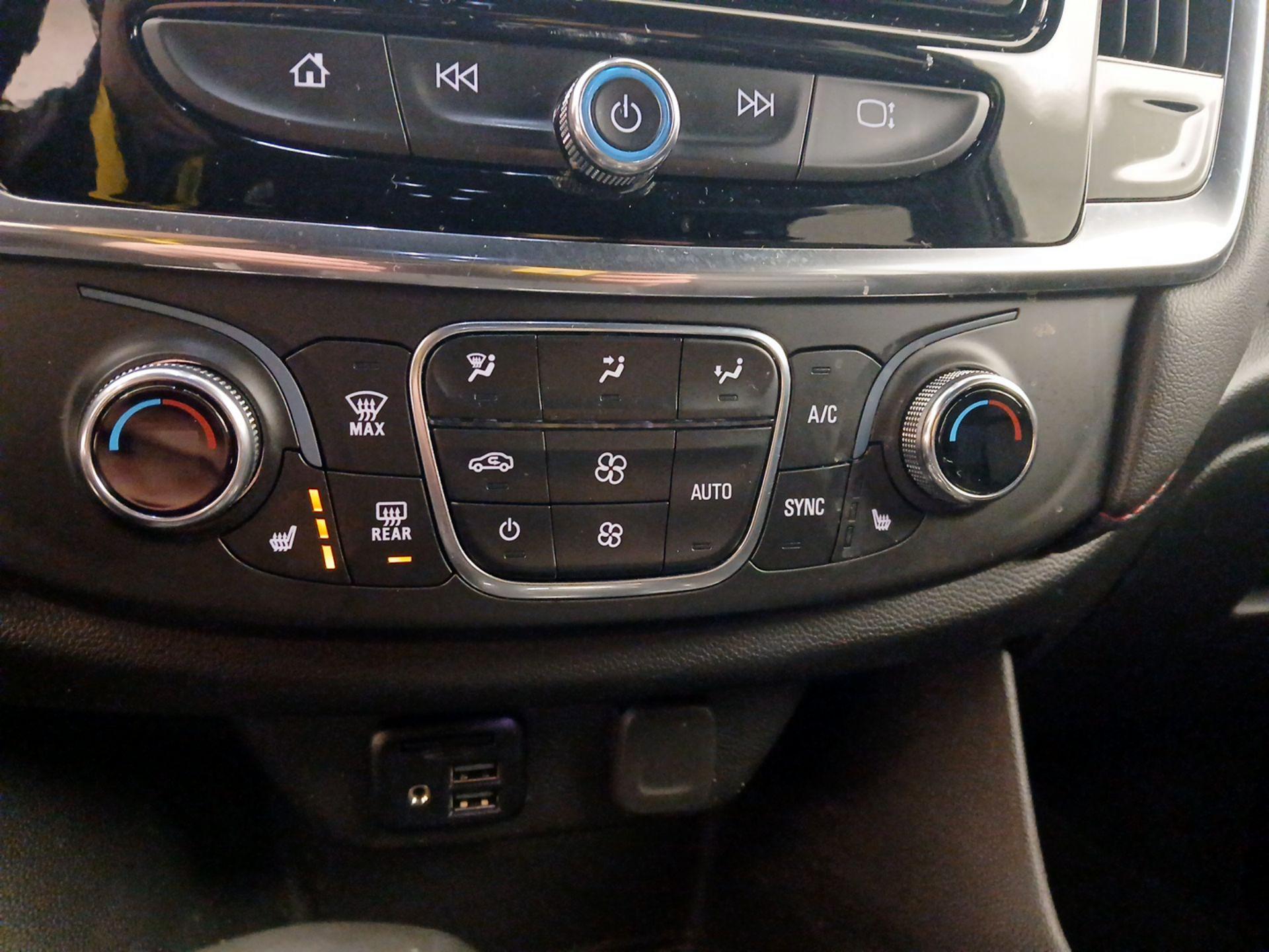 Thumbnail: 2023 Chevrolet Traverse - 16