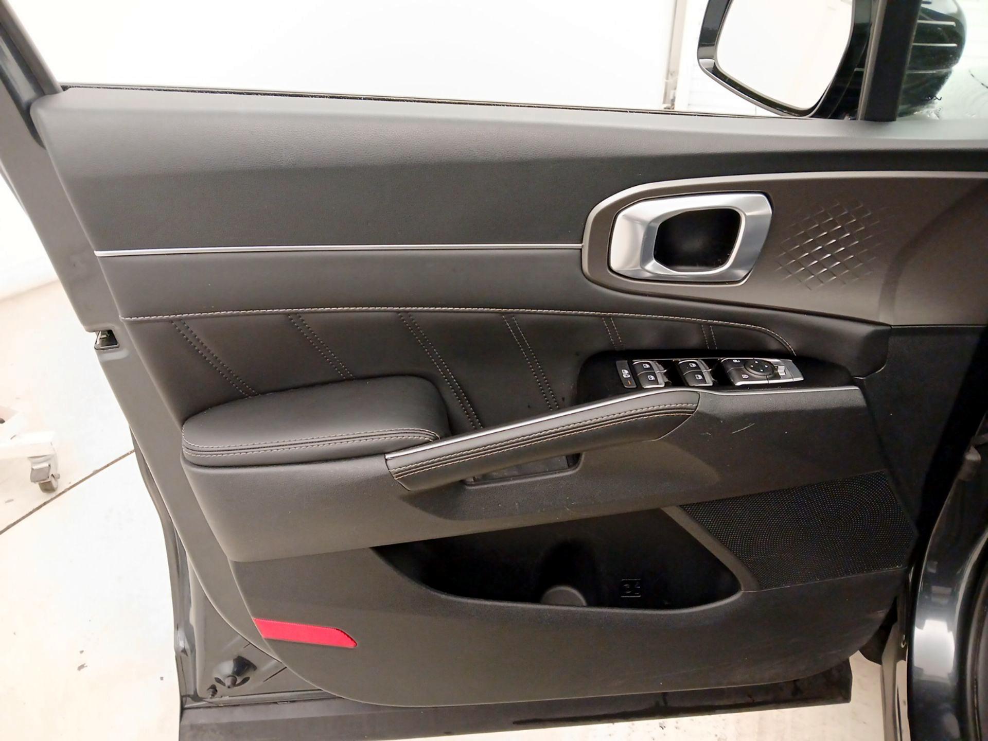 Thumbnail: 2023 Kia Sorento - 12