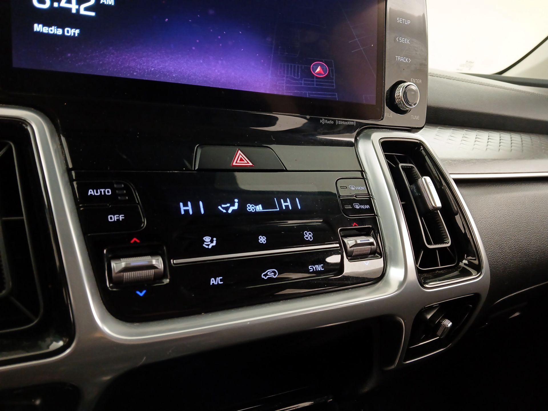 Thumbnail: 2023 Kia Sorento - 16