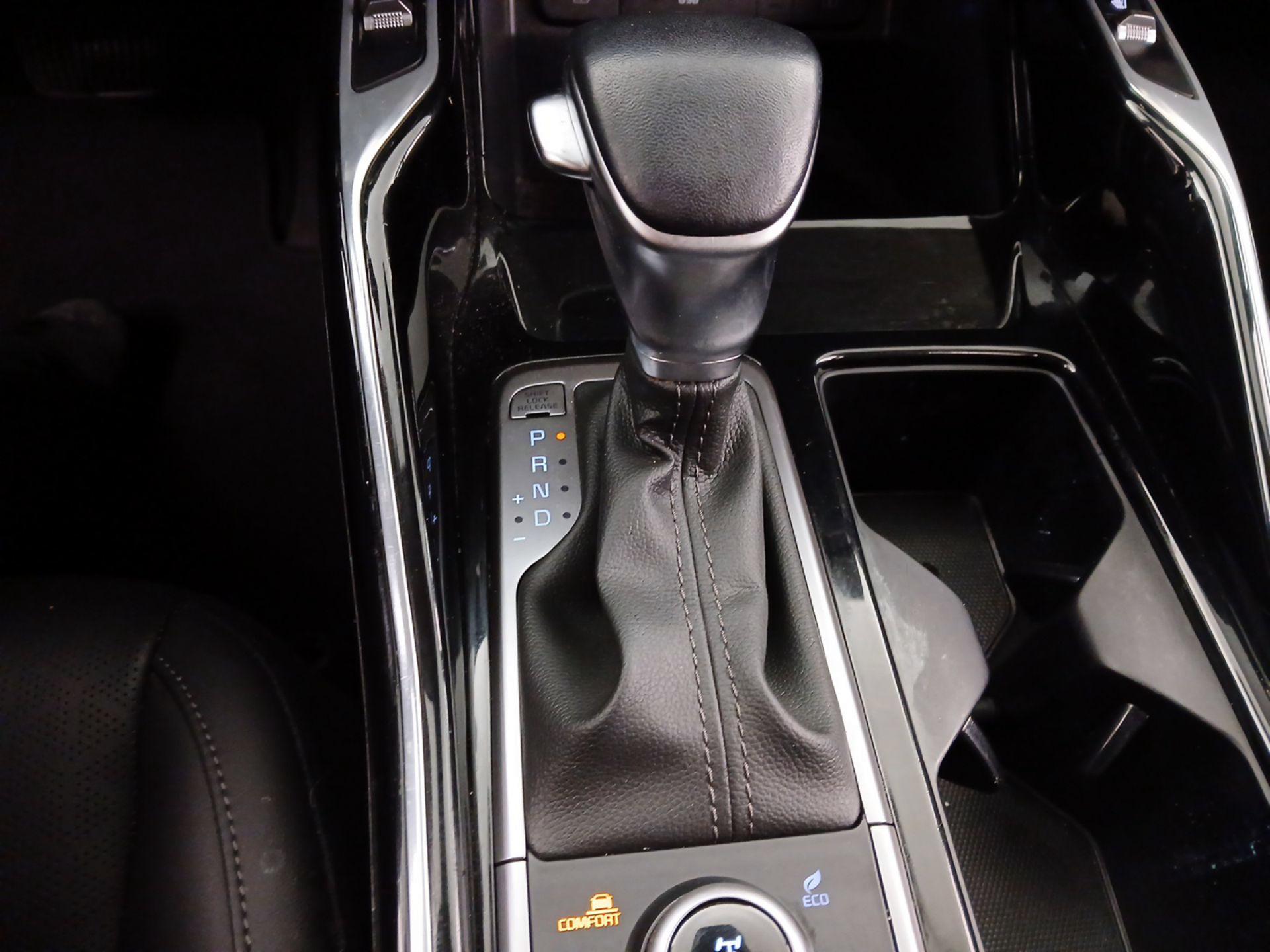 Thumbnail: 2023 Kia Sorento - 17