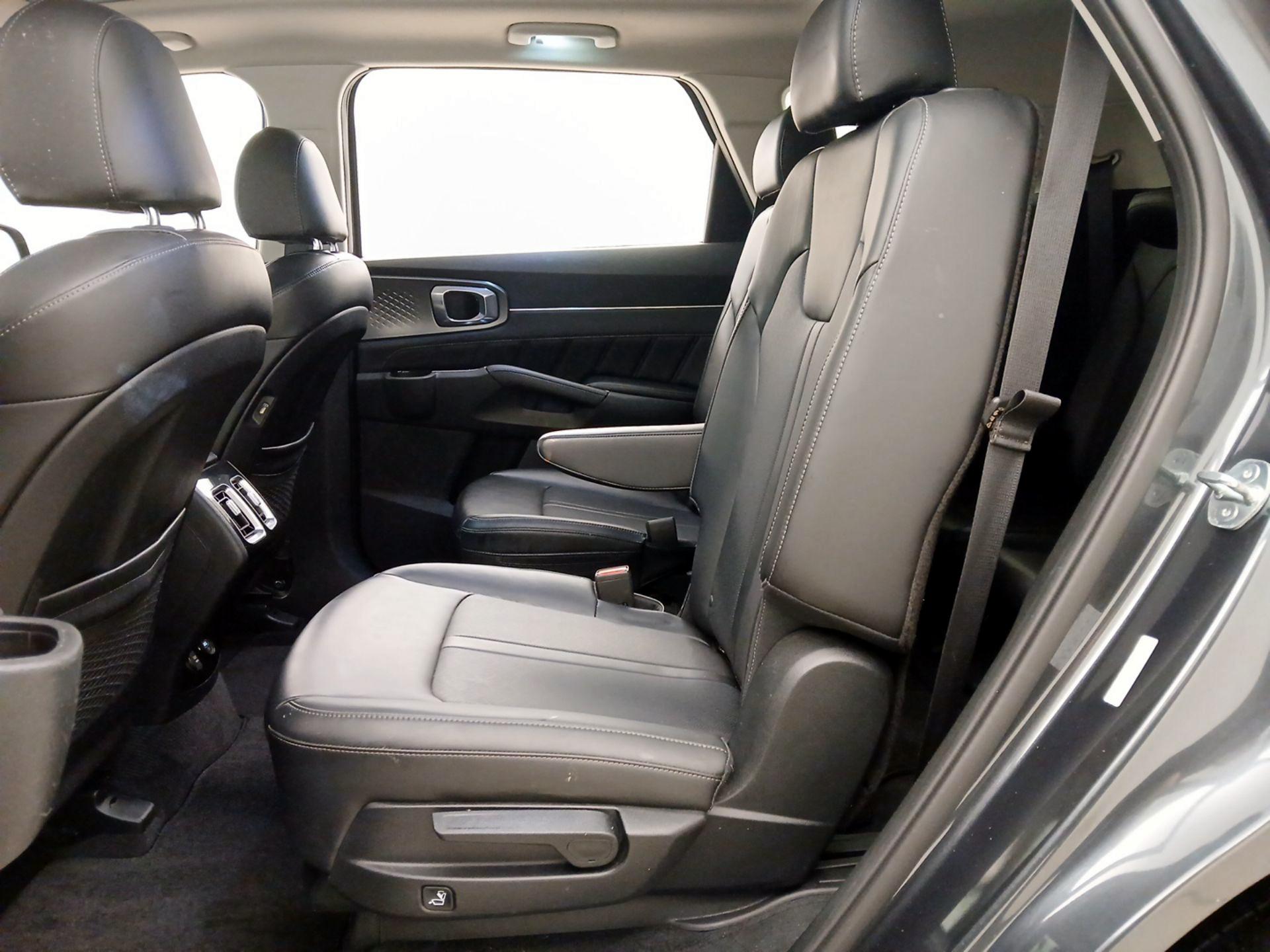 Thumbnail: 2023 Kia Sorento - 19