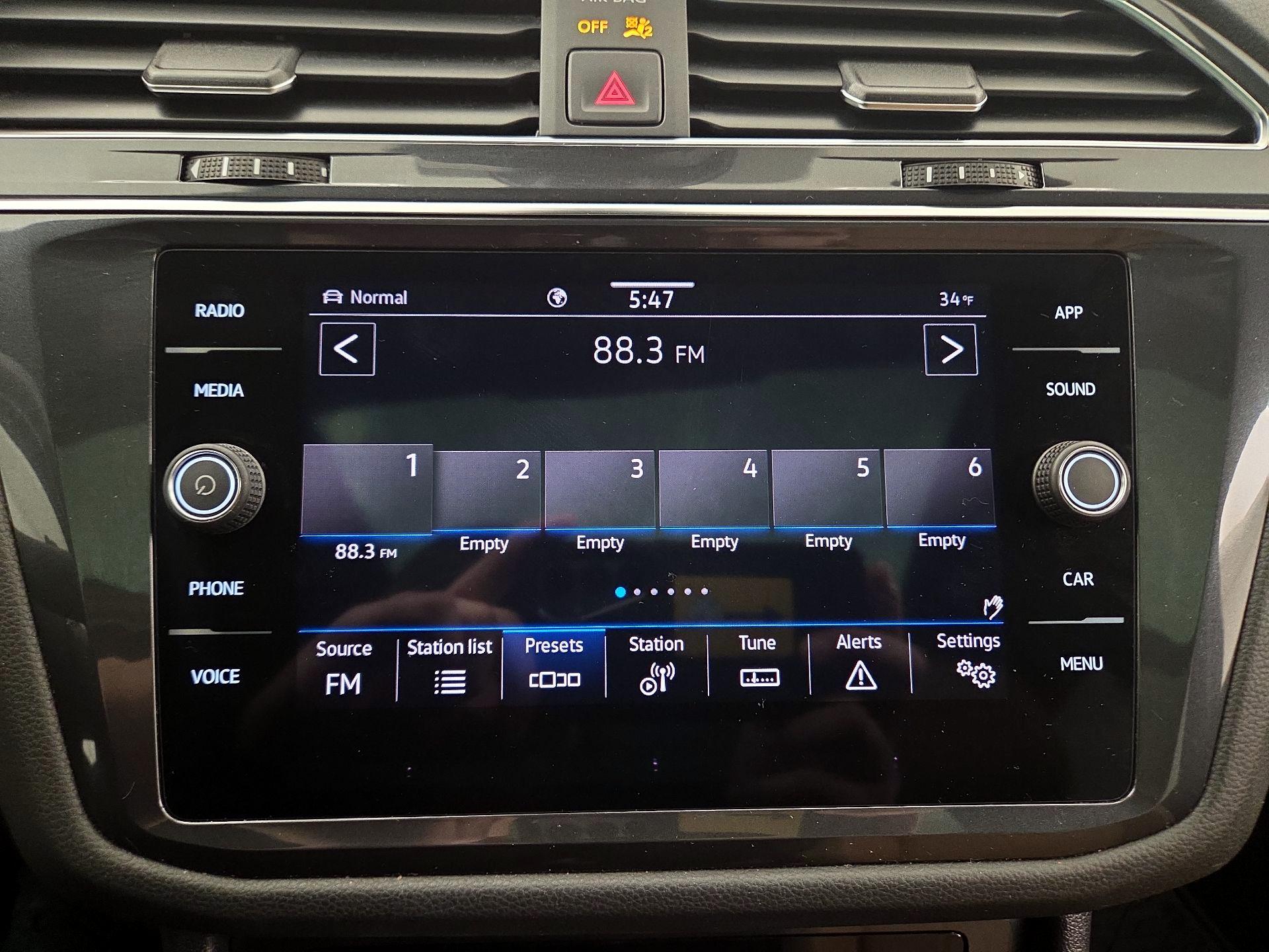 Thumbnail: 2022 Volkswagen Tiguan - 15