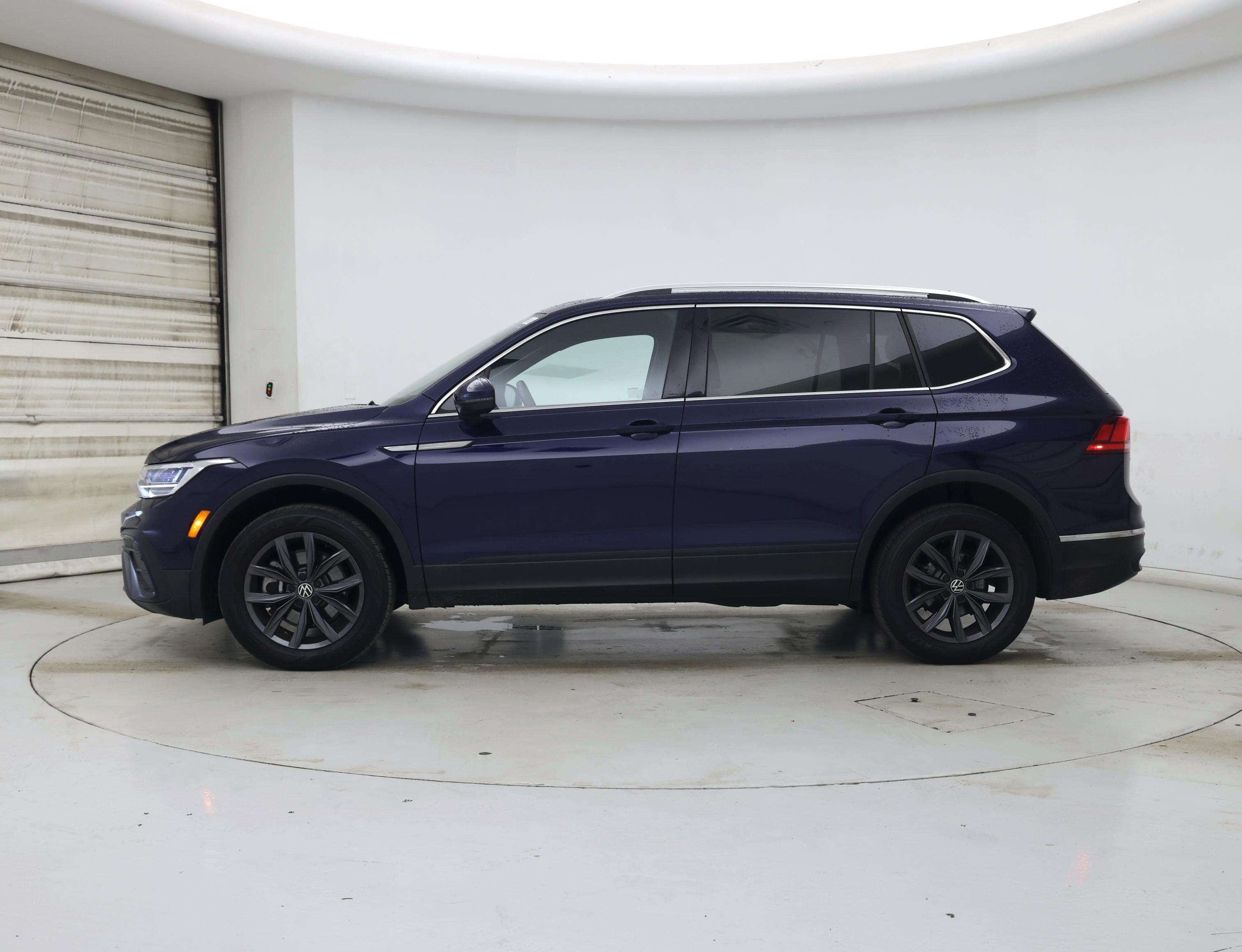 Thumbnail: 2022 Volkswagen Tiguan - 3