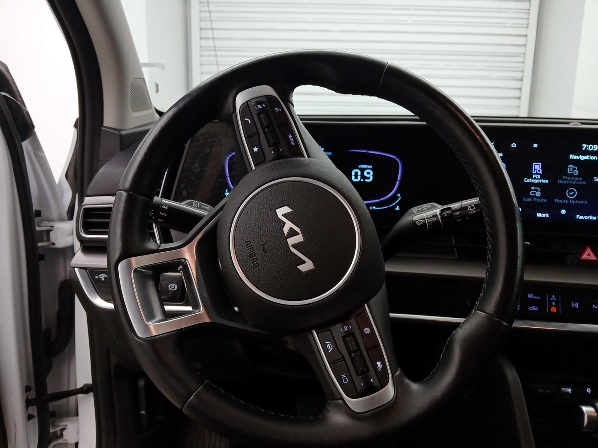 Thumbnail: 2023 Kia Sportage - 10