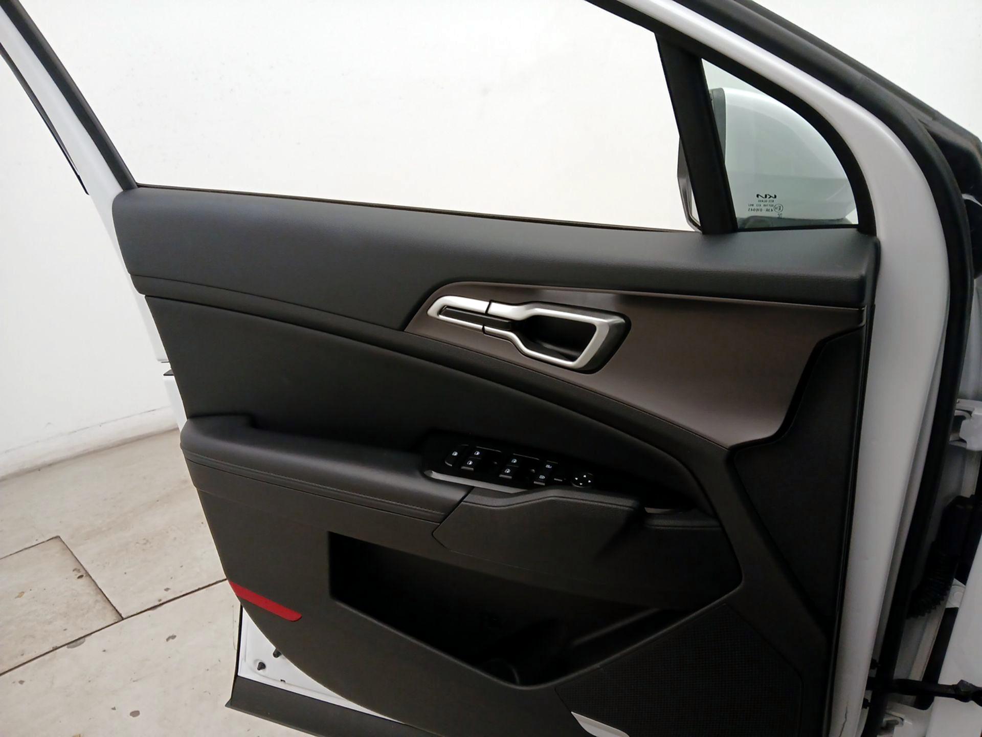 Thumbnail: 2023 Kia Sportage - 12