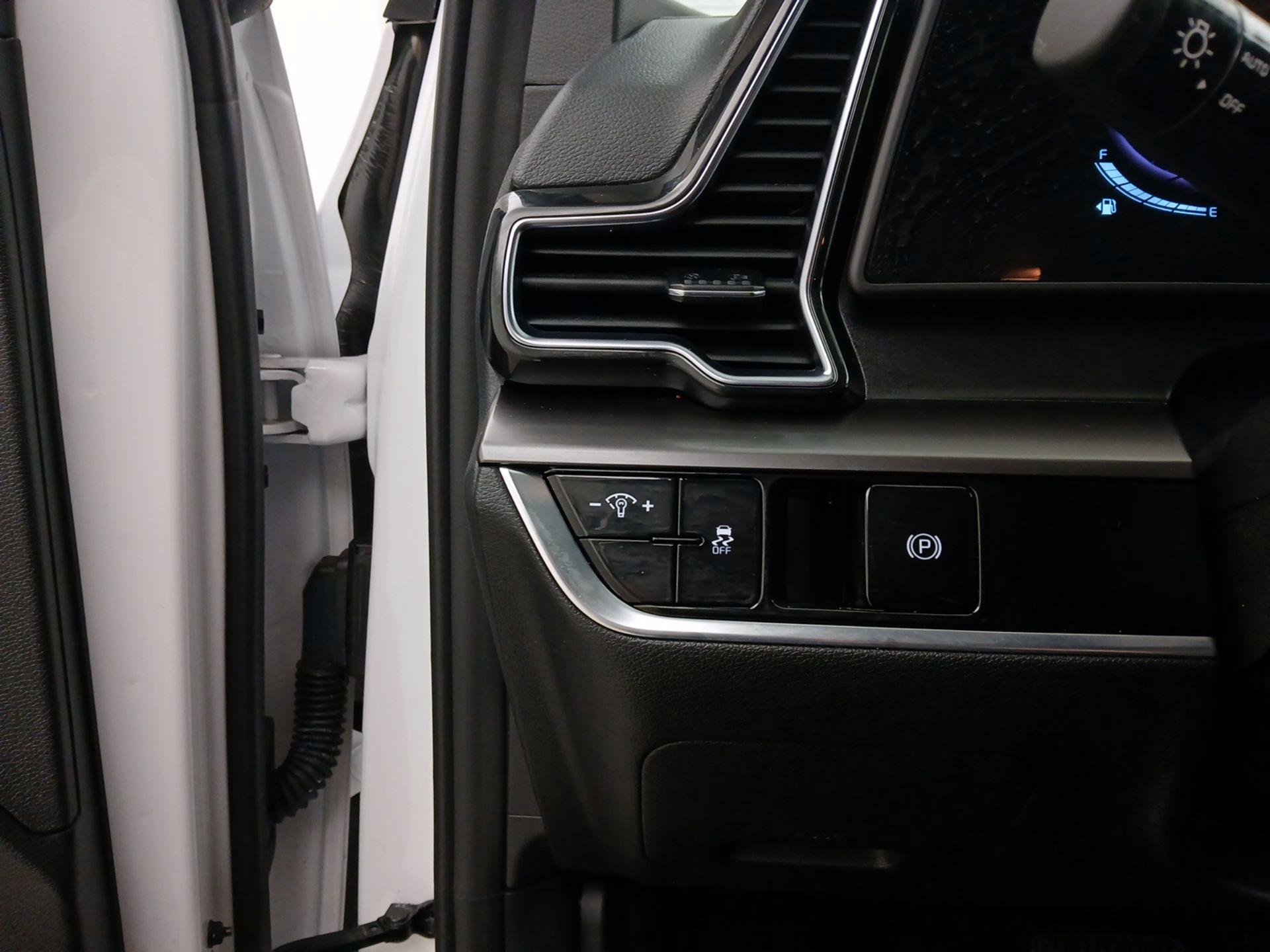 Thumbnail: 2023 Kia Sportage - 13