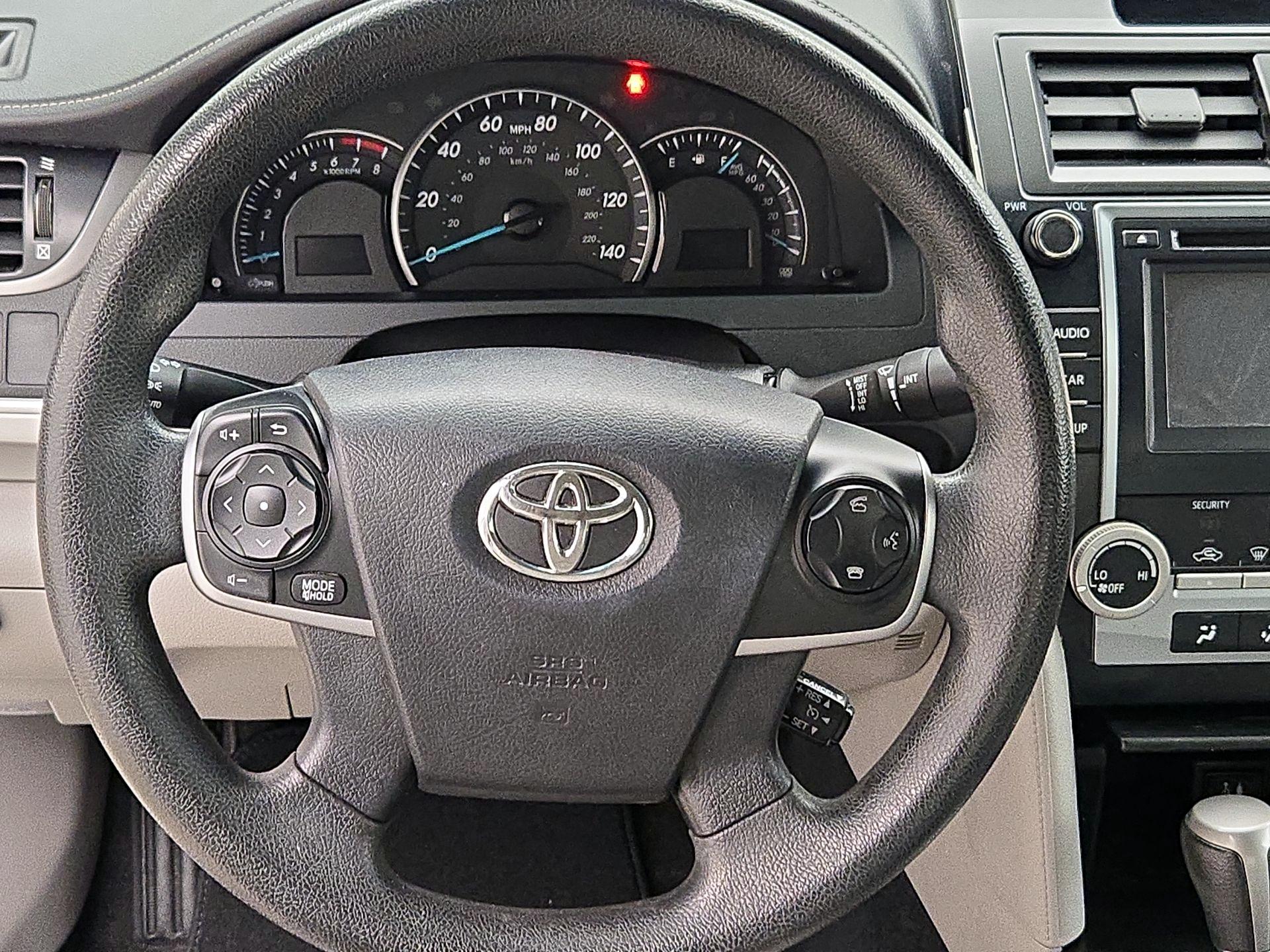 Thumbnail: 2014 Toyota Camry - 10