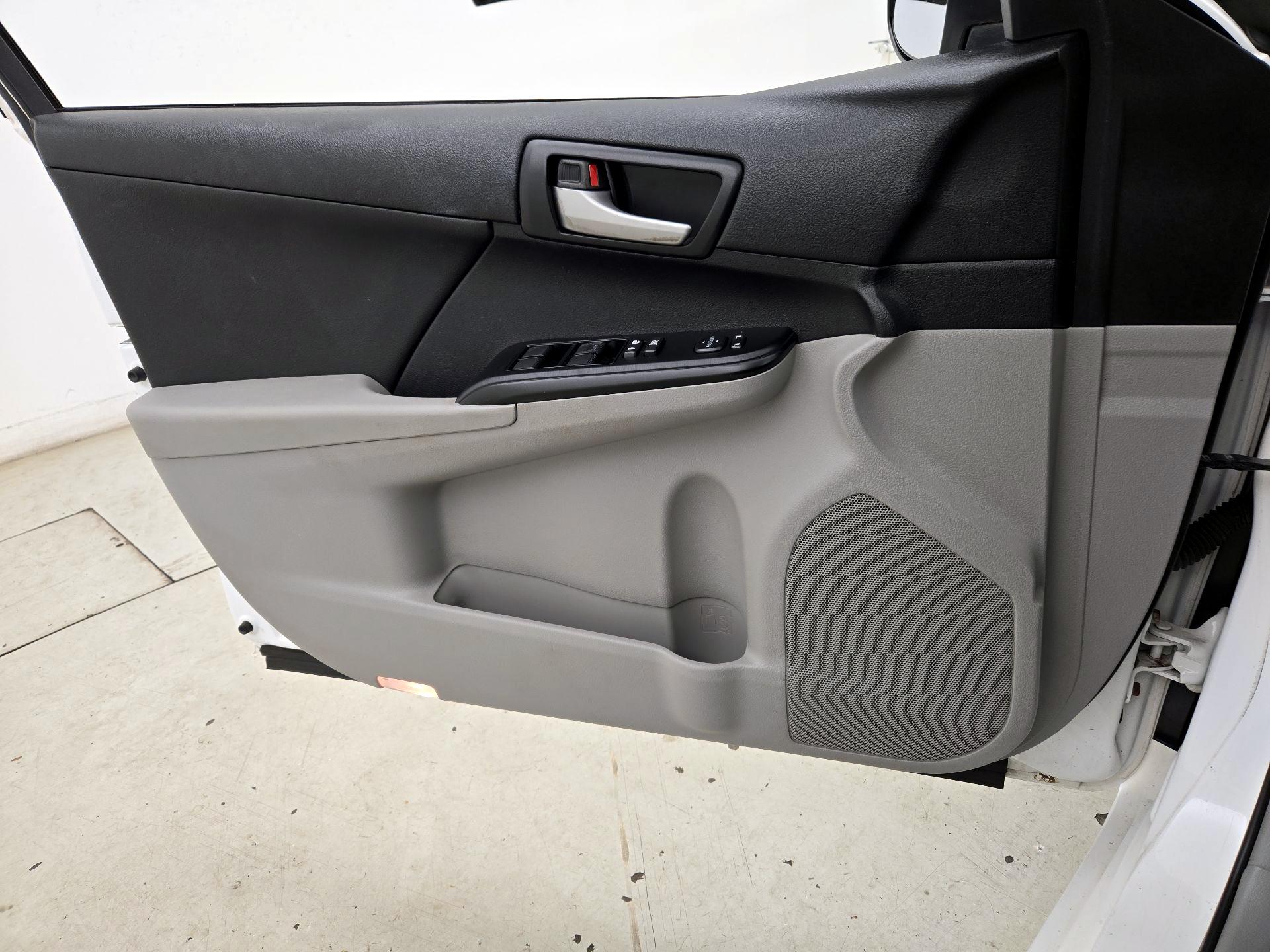 Thumbnail: 2014 Toyota Camry - 12