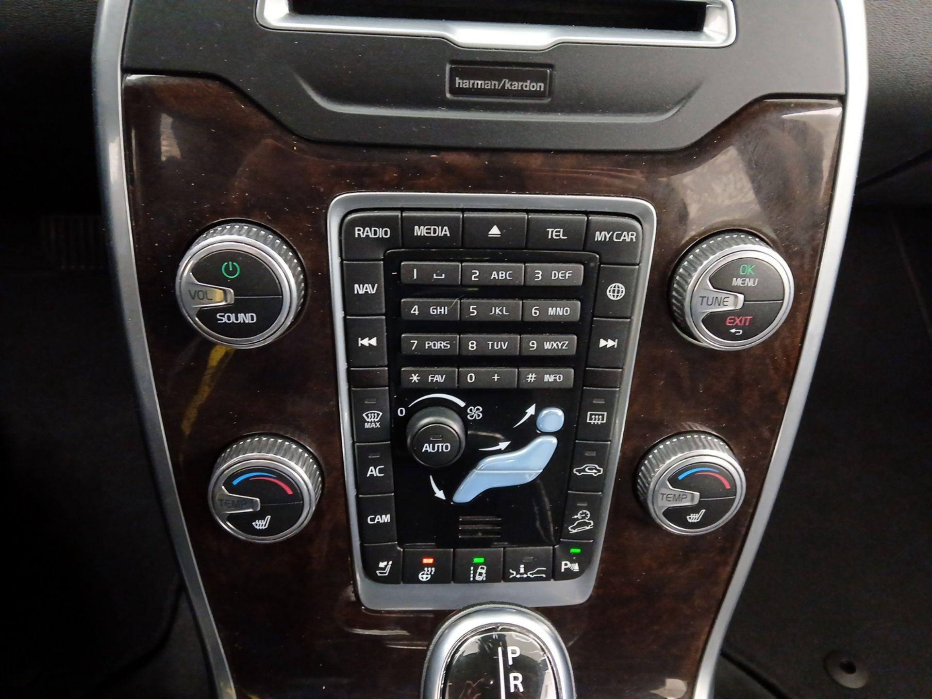 Thumbnail: 2016 Volvo XC70 - 16