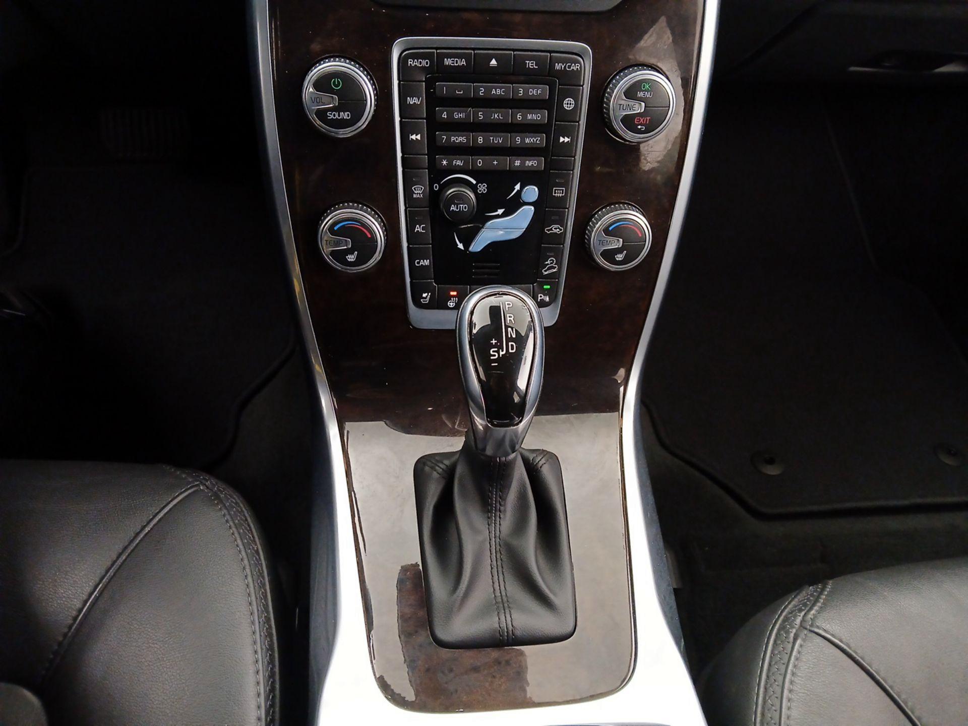 Thumbnail: 2016 Volvo XC70 - 17