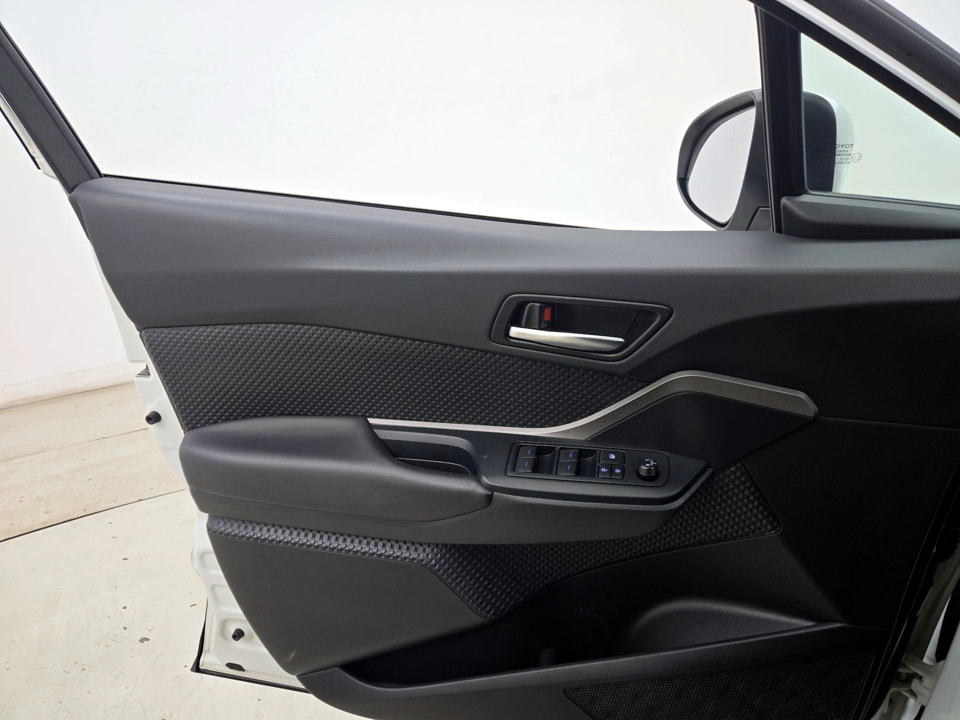 Thumbnail: 2021 Toyota C-HR - 12