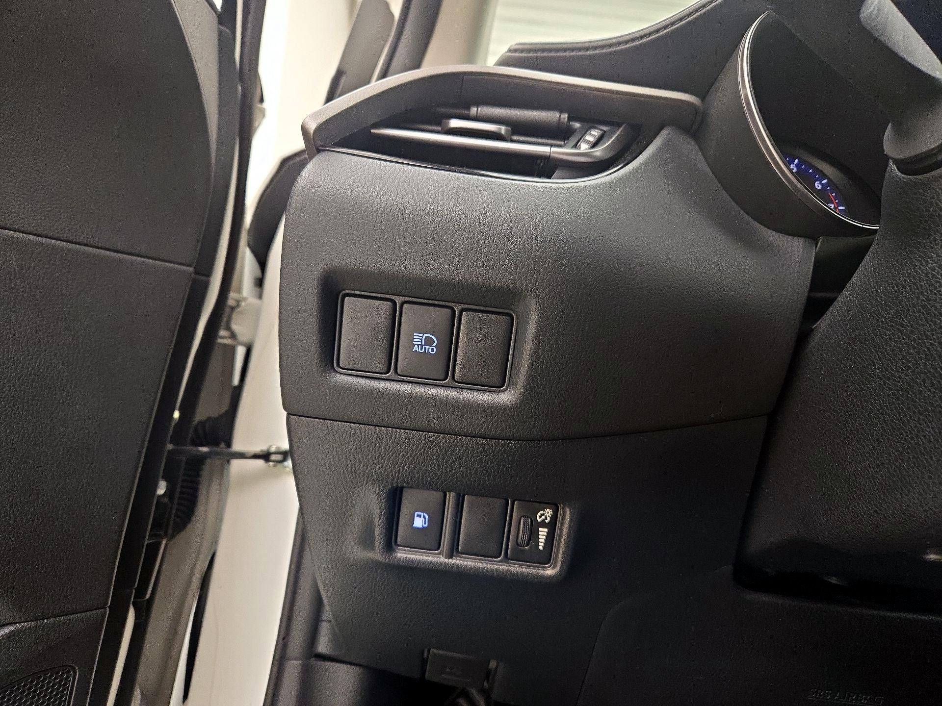 Thumbnail: 2021 Toyota C-HR - 13