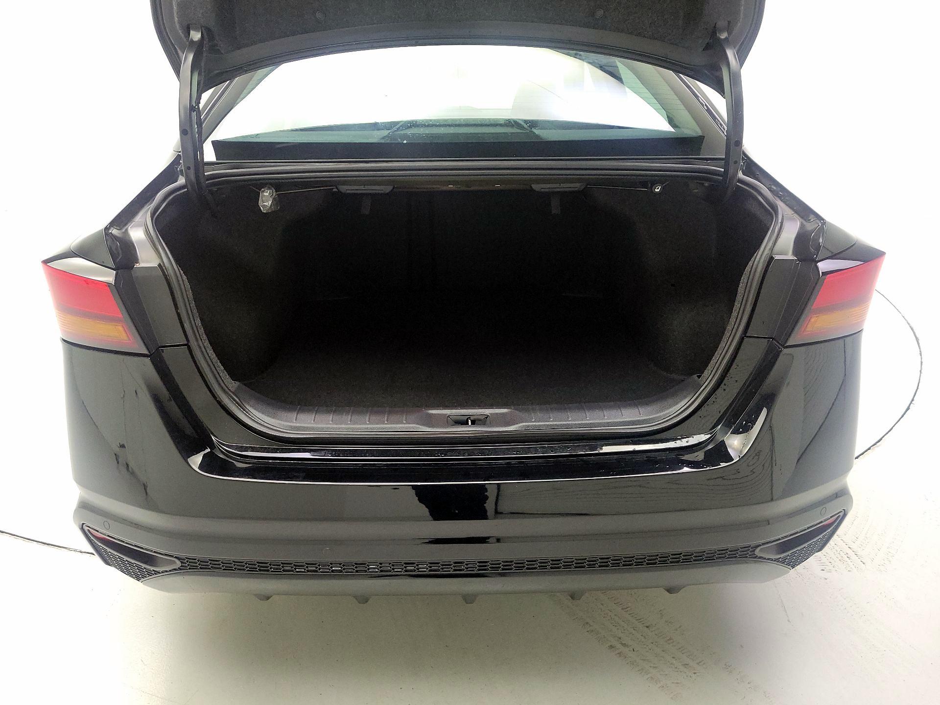 Thumbnail: 2023 Nissan Altima - 18