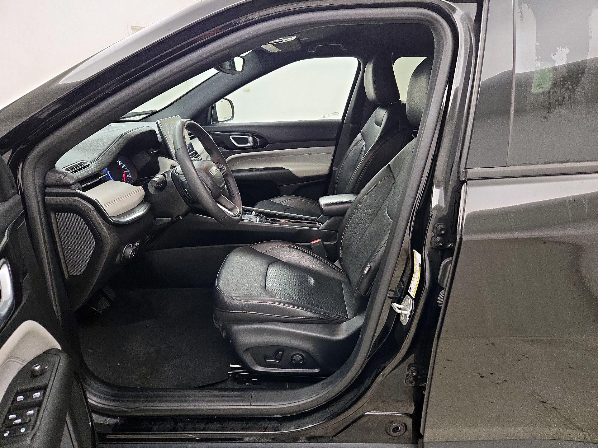 Thumbnail: 2023 Jeep Compass - 11