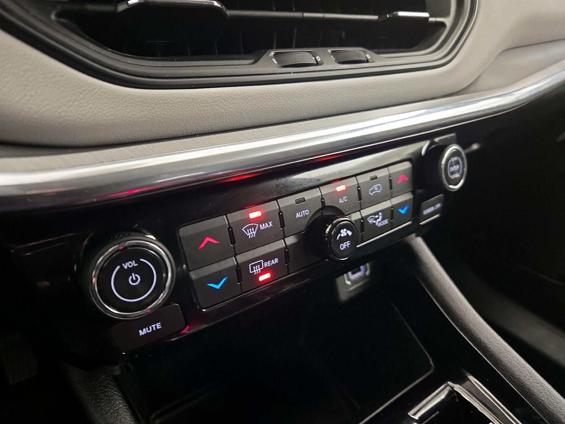 Thumbnail: 2023 Jeep Compass - 16