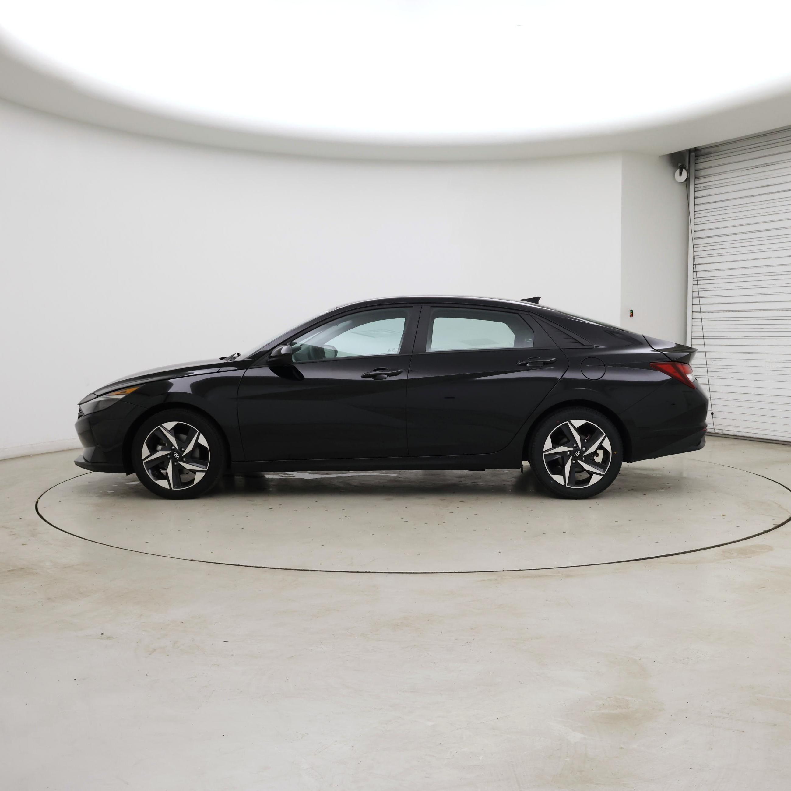 Thumbnail: 2023 Hyundai Elantra - 3