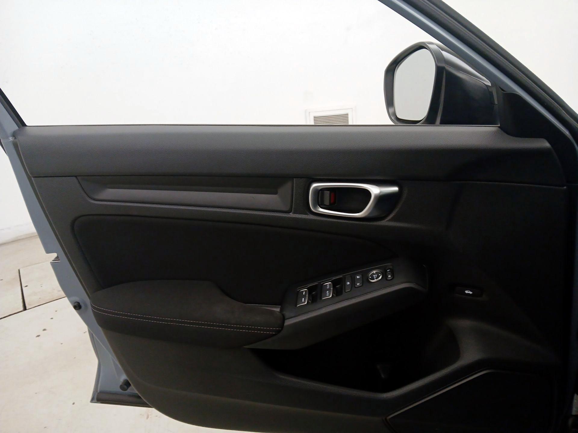 Thumbnail: 2023 Honda Civic - 12