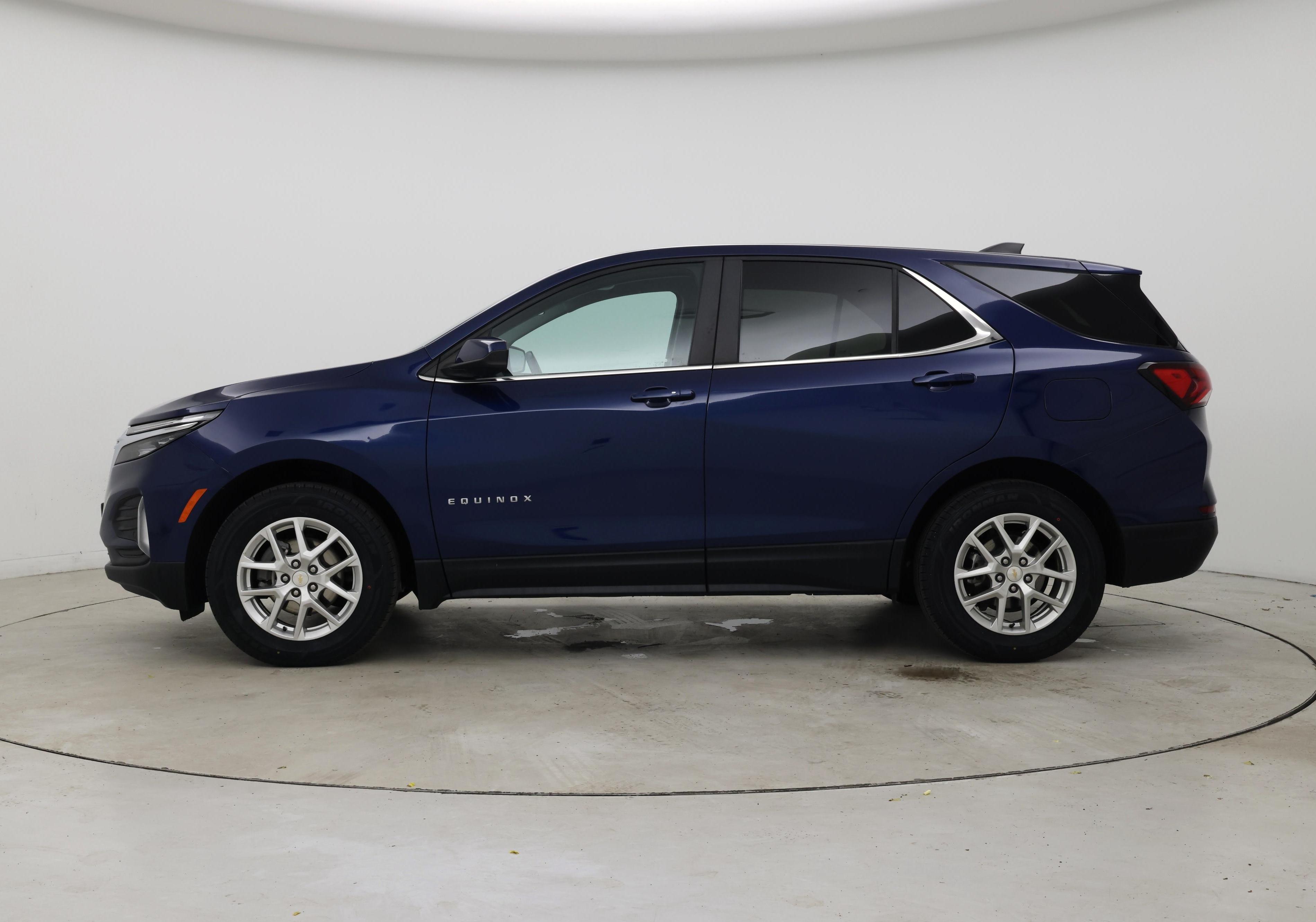 Thumbnail: 2022 Chevrolet Equinox - 3