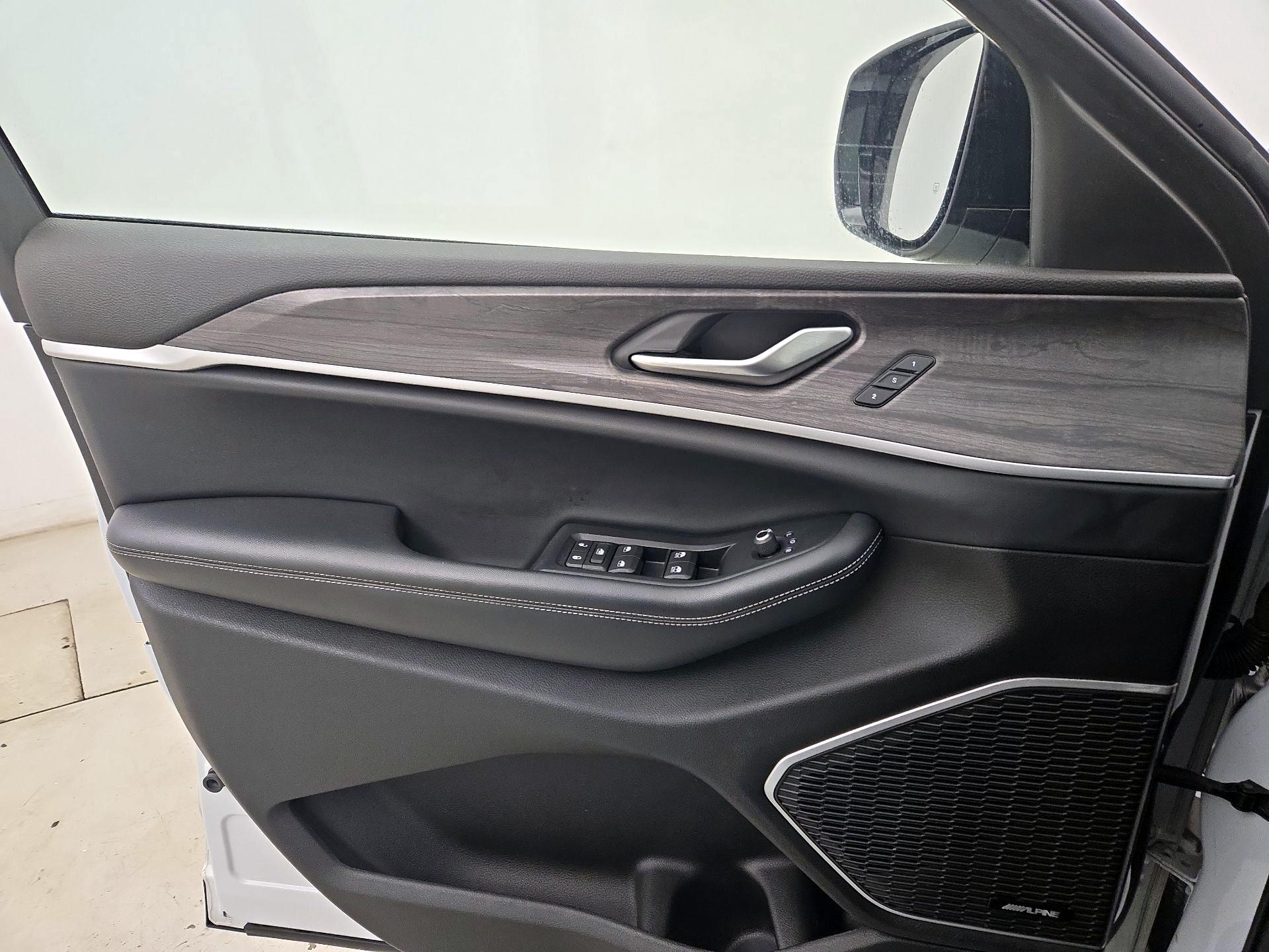 Thumbnail: 2022 Jeep Grand Cherokee L - 12