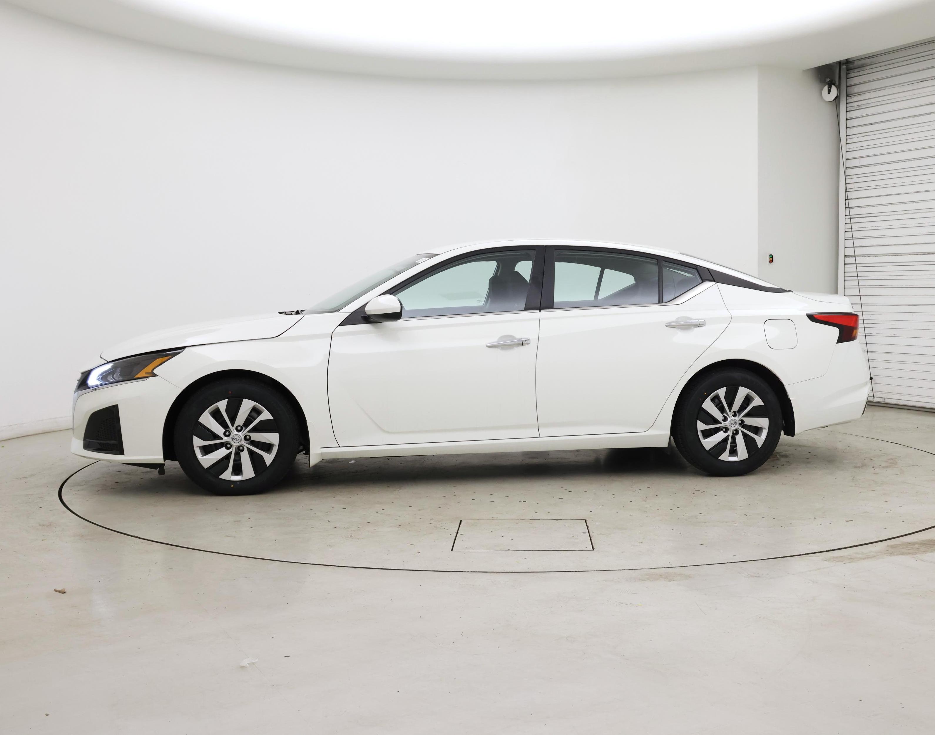 Thumbnail: 2023 Nissan Altima - 3