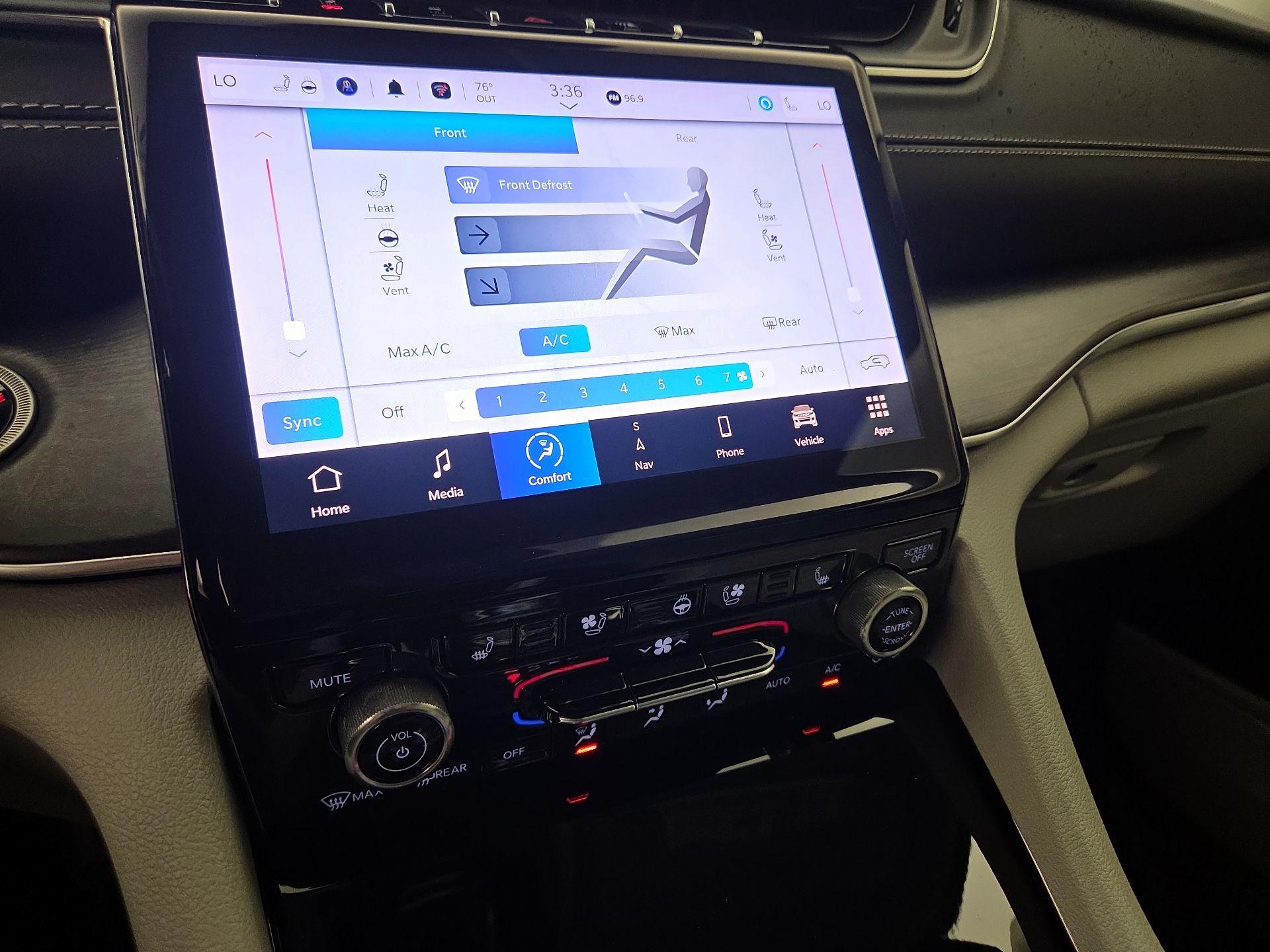 Thumbnail: 2022 Jeep Grand Cherokee L - 17