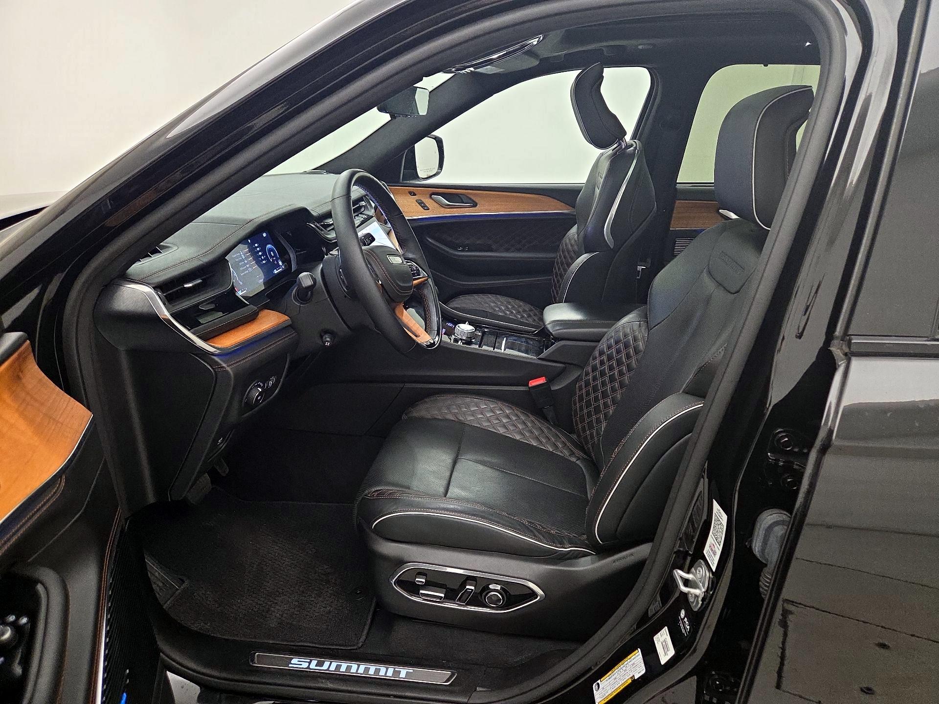 Thumbnail: 2022 Jeep Grand Cherokee - 11