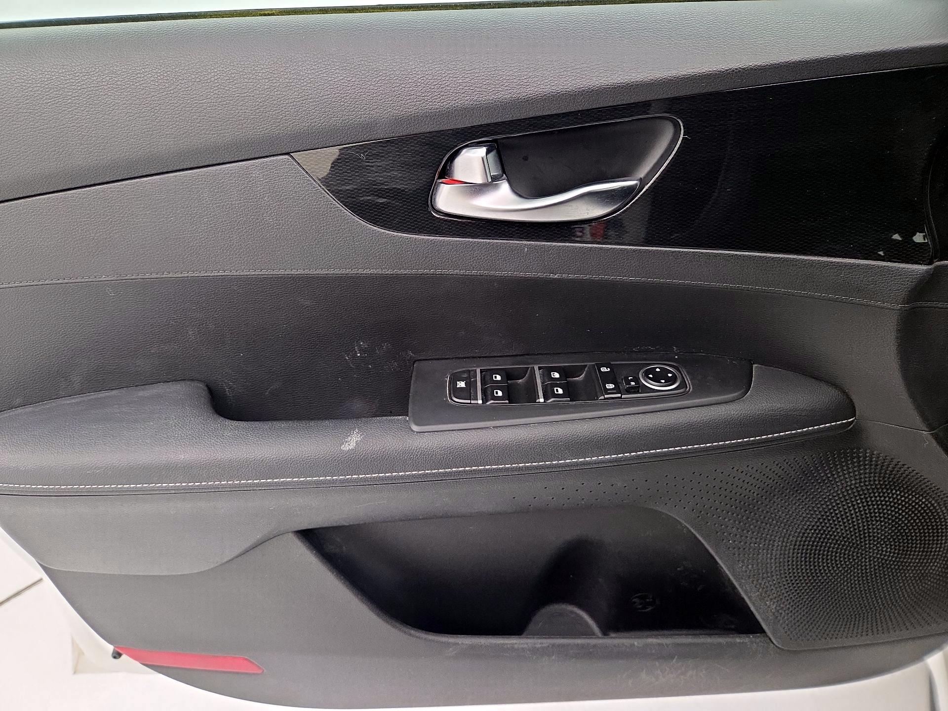 Thumbnail: 2022 Kia Forte - 12