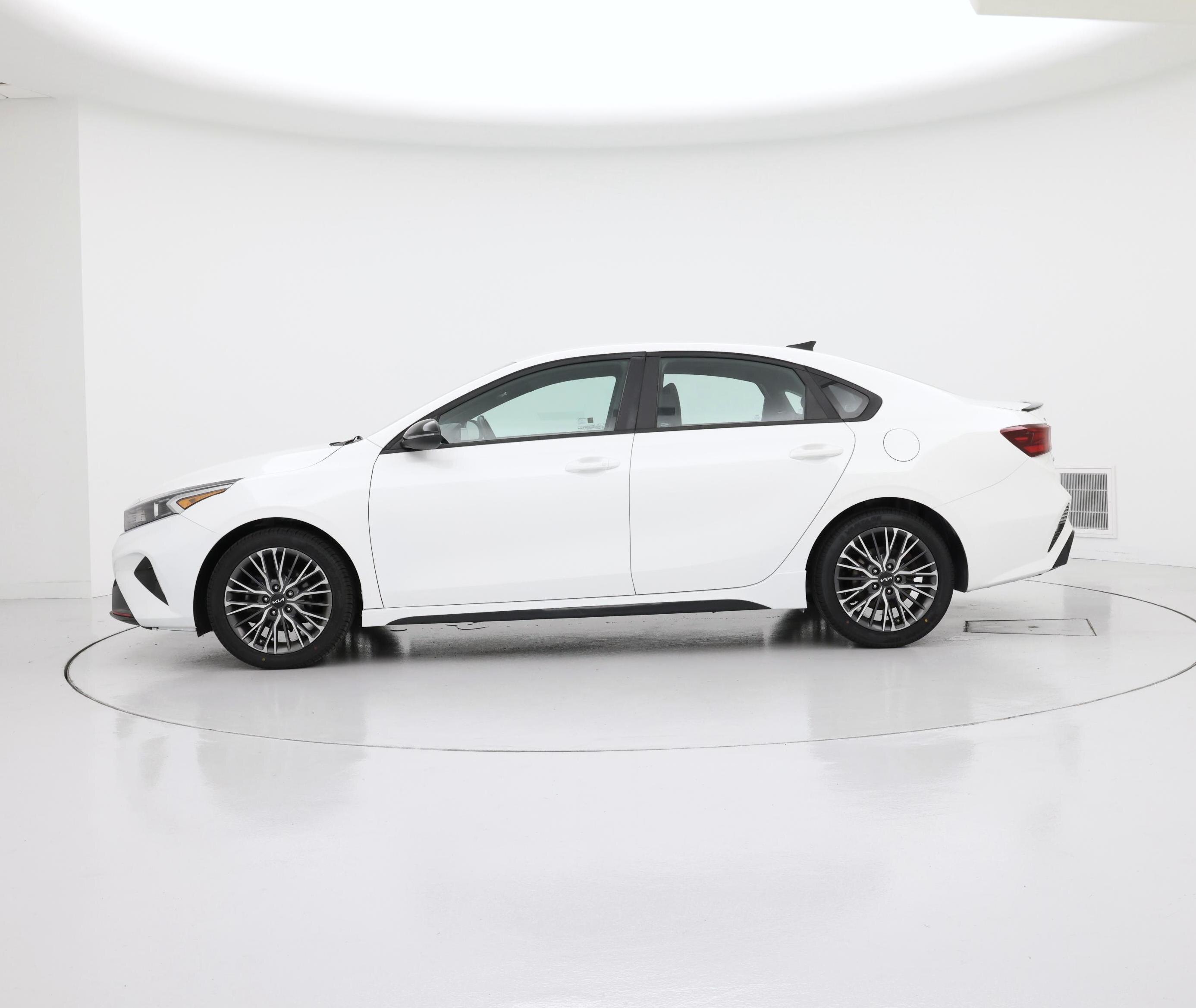 Thumbnail: 2022 Kia Forte - 3