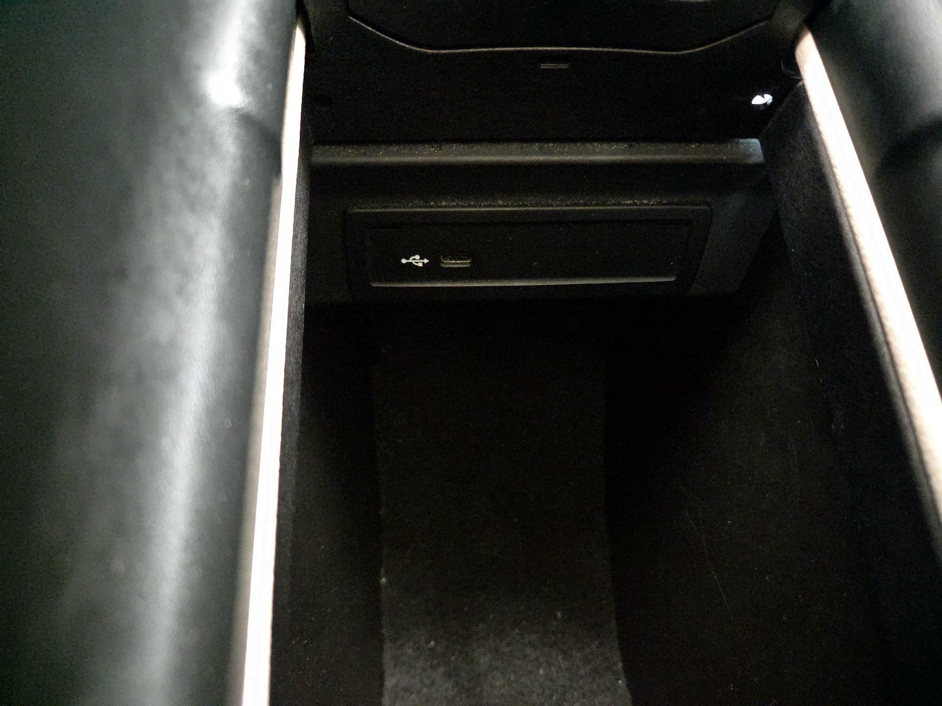 Thumbnail: 2022 Mercedes-Benz GLB - 18