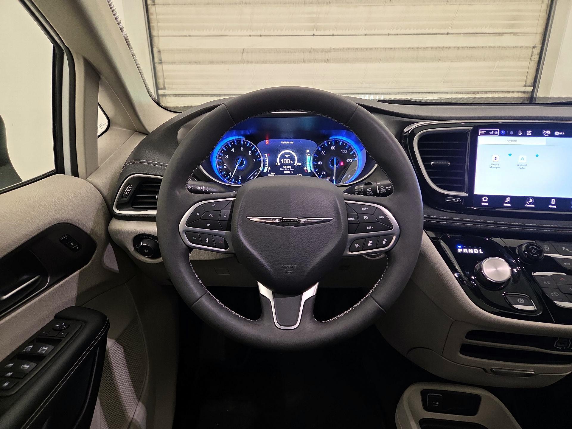 Thumbnail: 2023 Chrysler Pacifica - 10